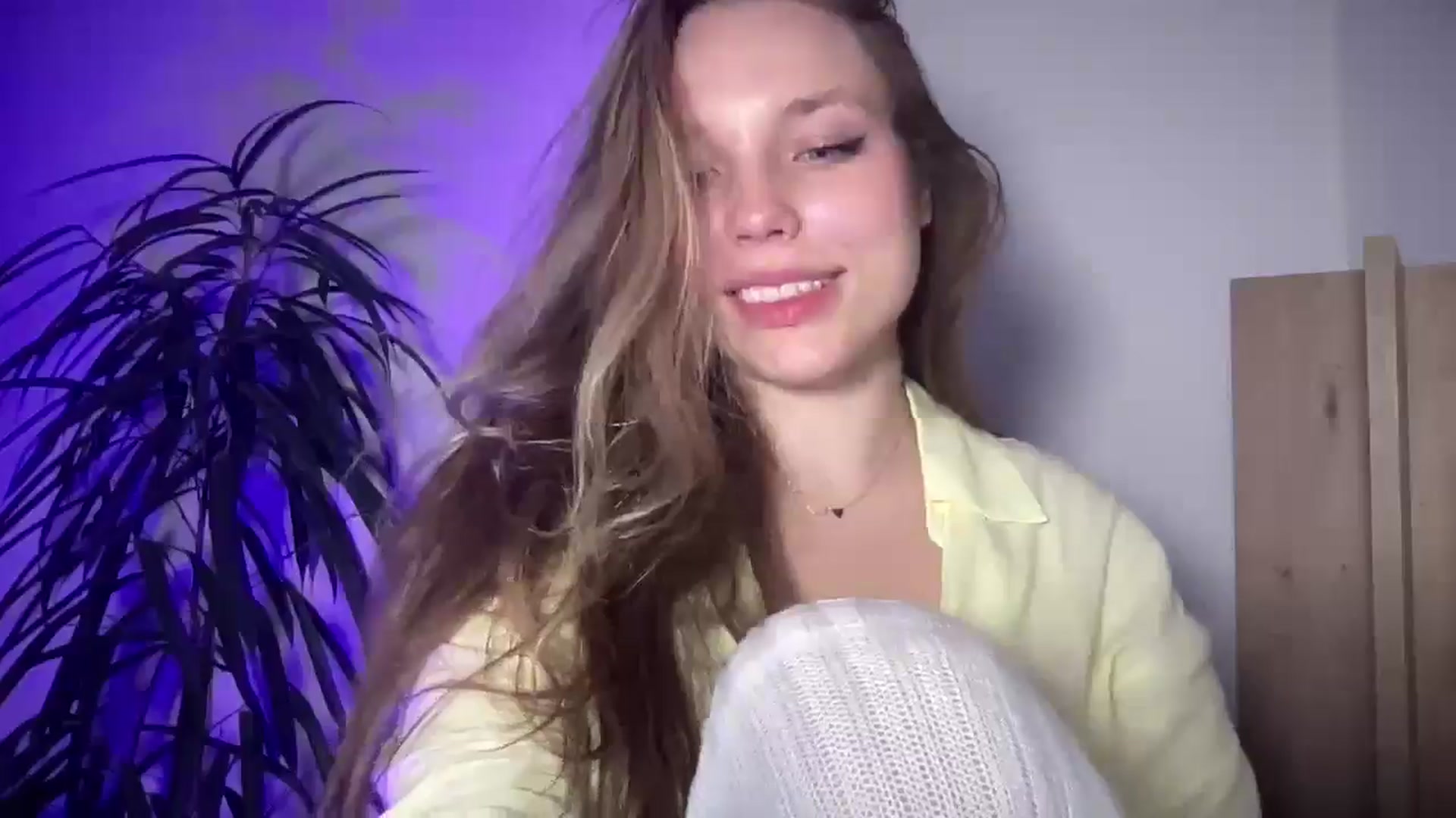 Gallery image thumbnail from SabrinaGolden's myfreecams stream on, 08/17/2025, 03:36 image 18 of 20