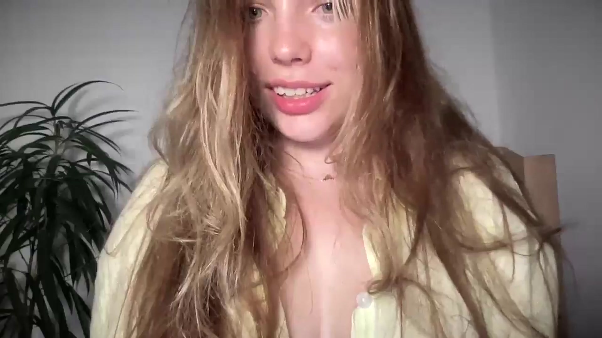 Gallery image thumbnail from SabrinaGolden's myfreecams stream on, 08/17/2025, 03:36 image 2 of 20
