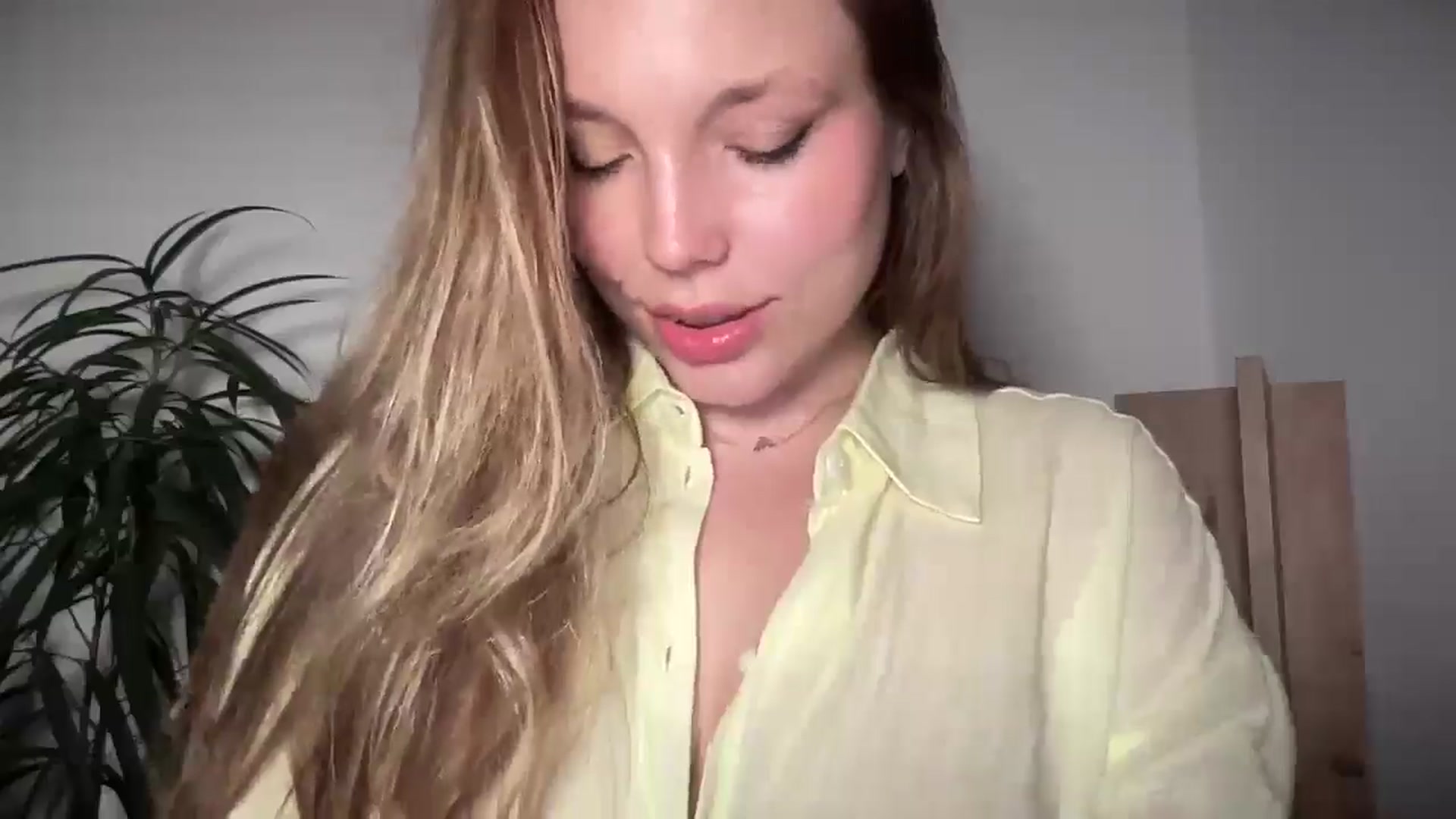 Gallery image thumbnail from SabrinaGolden's myfreecams stream on, 08/17/2025, 03:36 image 3 of 20