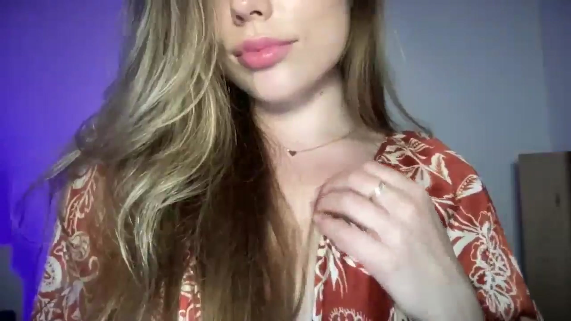 Gallery image thumbnail from SabrinaGolden's myfreecams stream on, 09/01/2025, 24:49 image 10 of 20