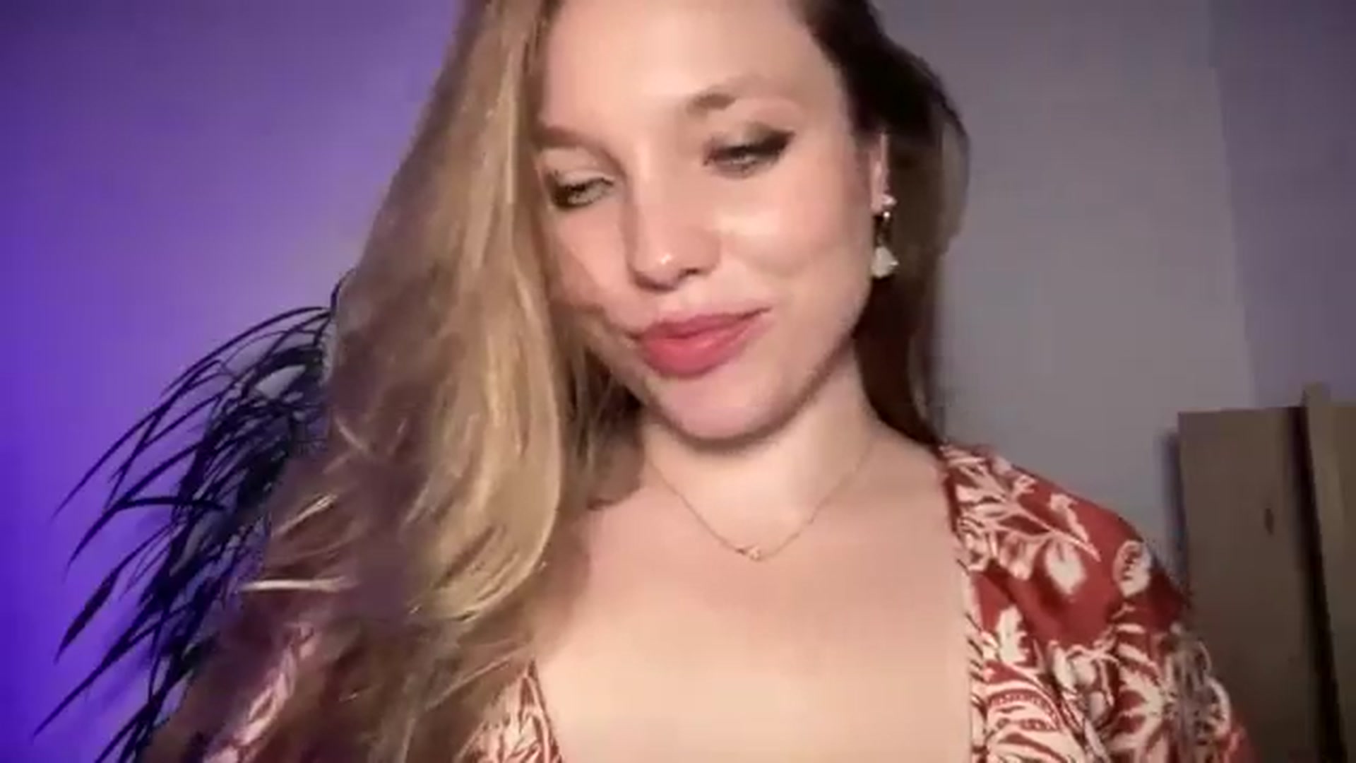 Gallery image thumbnail from SabrinaGolden's myfreecams stream on, 09/01/2025, 04:29 image 16 of 20