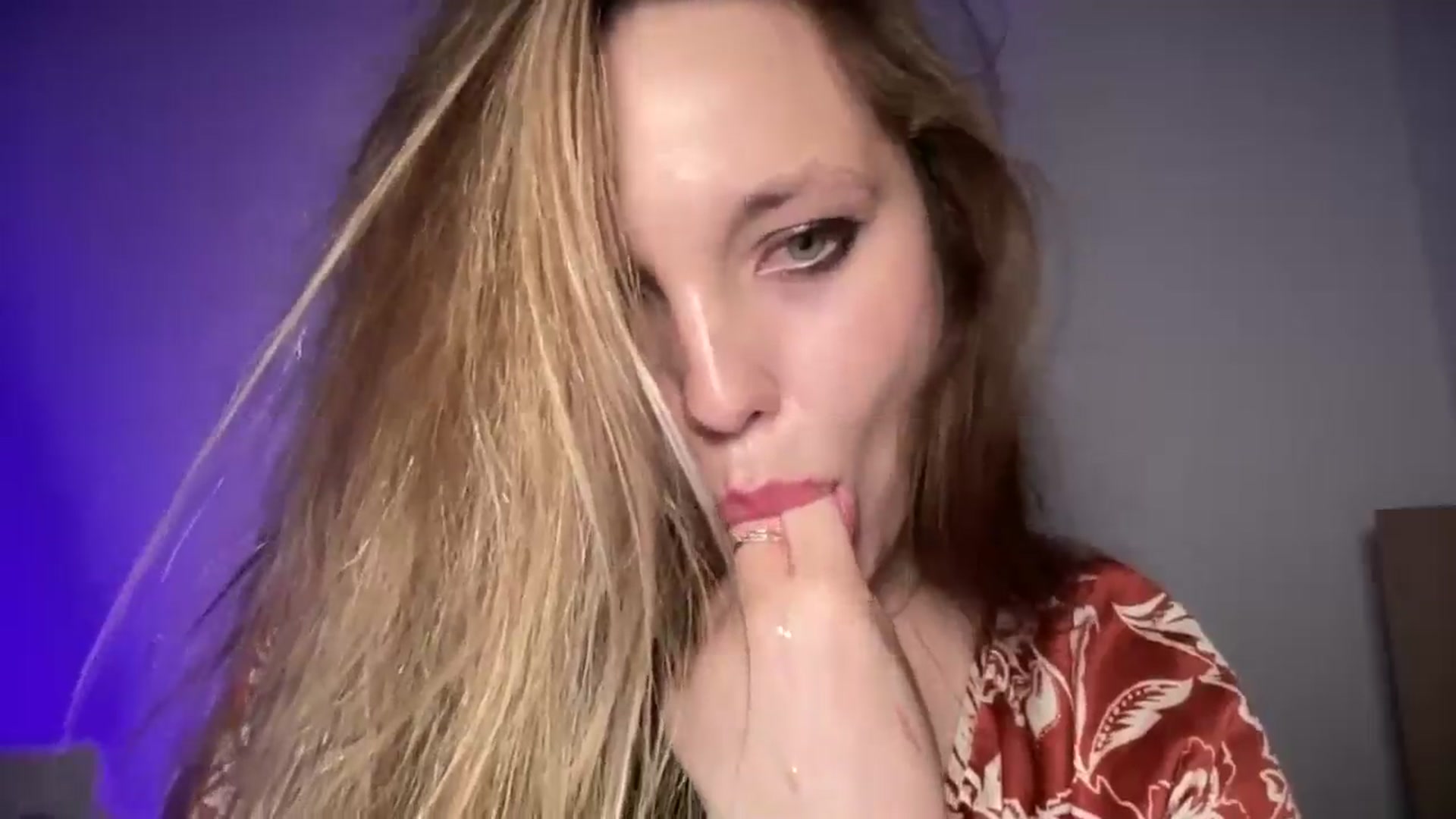 Gallery image thumbnail from SabrinaGolden's myfreecams stream on, 09/01/2025, 04:29 image 14 of 20