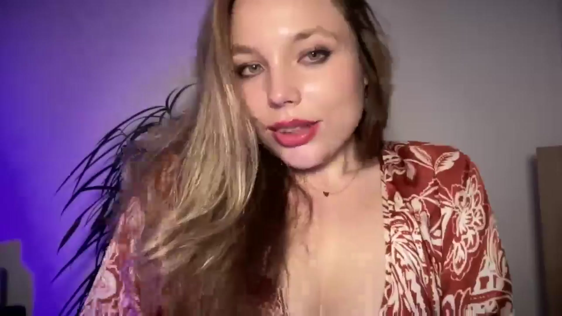 Gallery image thumbnail from SabrinaGolden's myfreecams stream on, 09/01/2025, 04:29 image 6 of 20