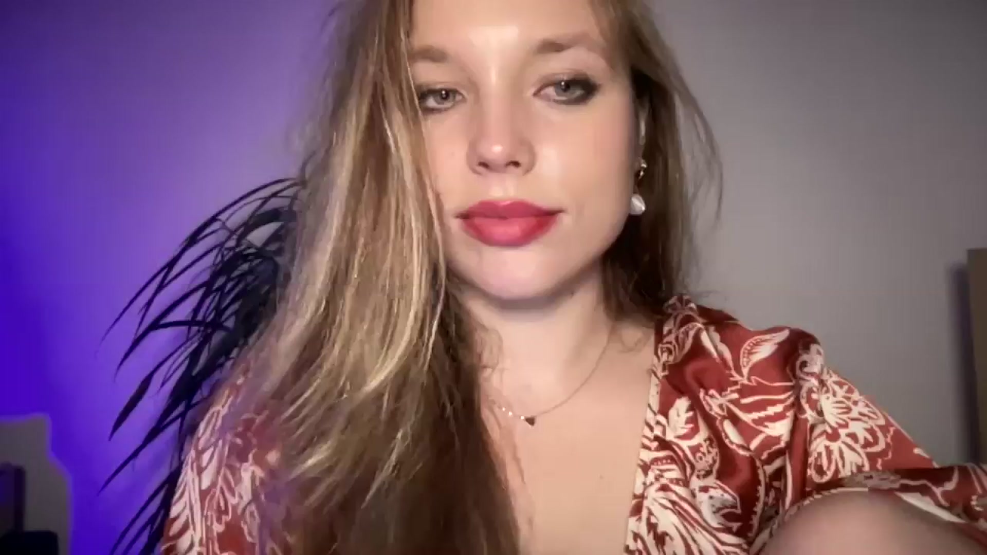 Gallery image thumbnail from SabrinaGolden's myfreecams stream on, 09/01/2025, 04:29 image 5 of 20