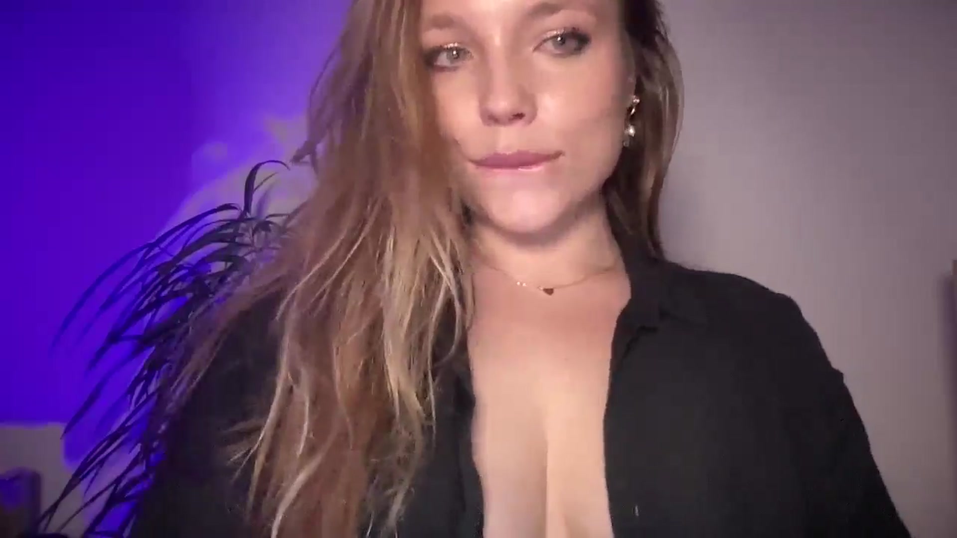 Gallery image thumbnail from SabrinaGolden's myfreecams stream on, 09/01/2025, 23:00 image 20 of 20