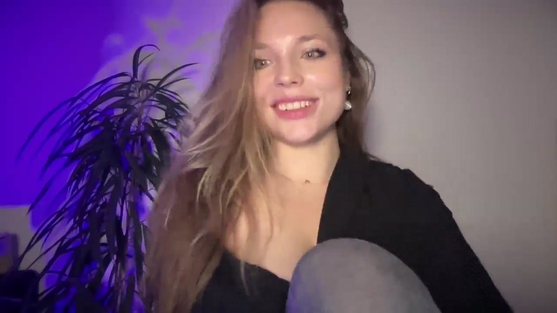 Gallery image thumbnail from SabrinaGolden's myfreecams stream on, 09/01/2025, 23:20 image 11 of 20