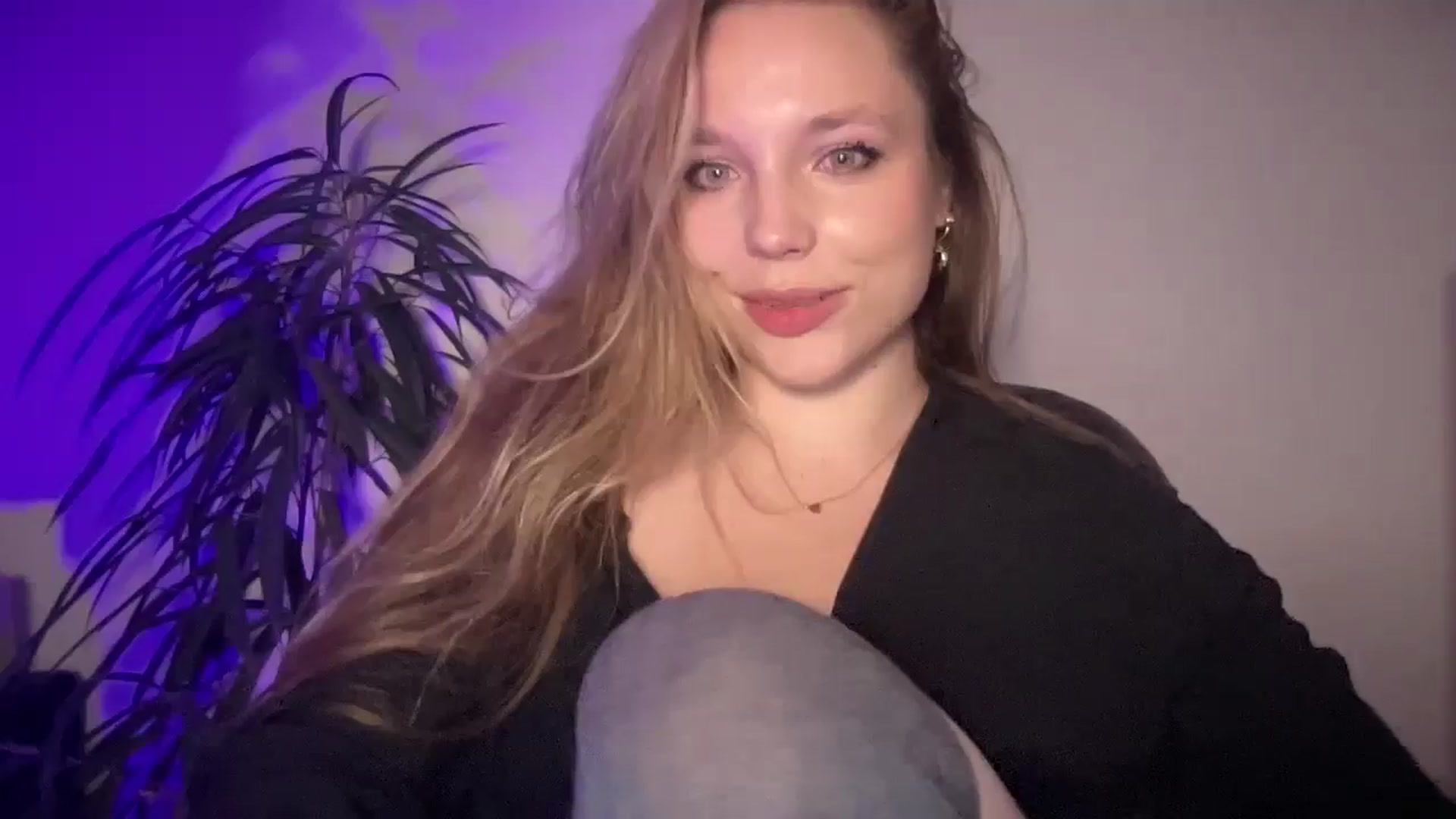 Gallery image thumbnail from SabrinaGolden's myfreecams stream on, 09/01/2025, 23:20 image 15 of 20