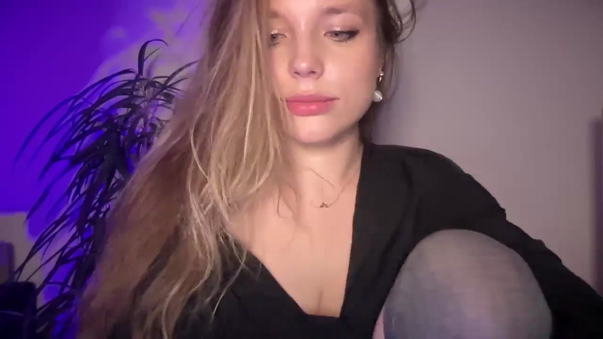 Gallery image thumbnail from SabrinaGolden's myfreecams stream on, 09/01/2025, 23:20 image 19 of 20