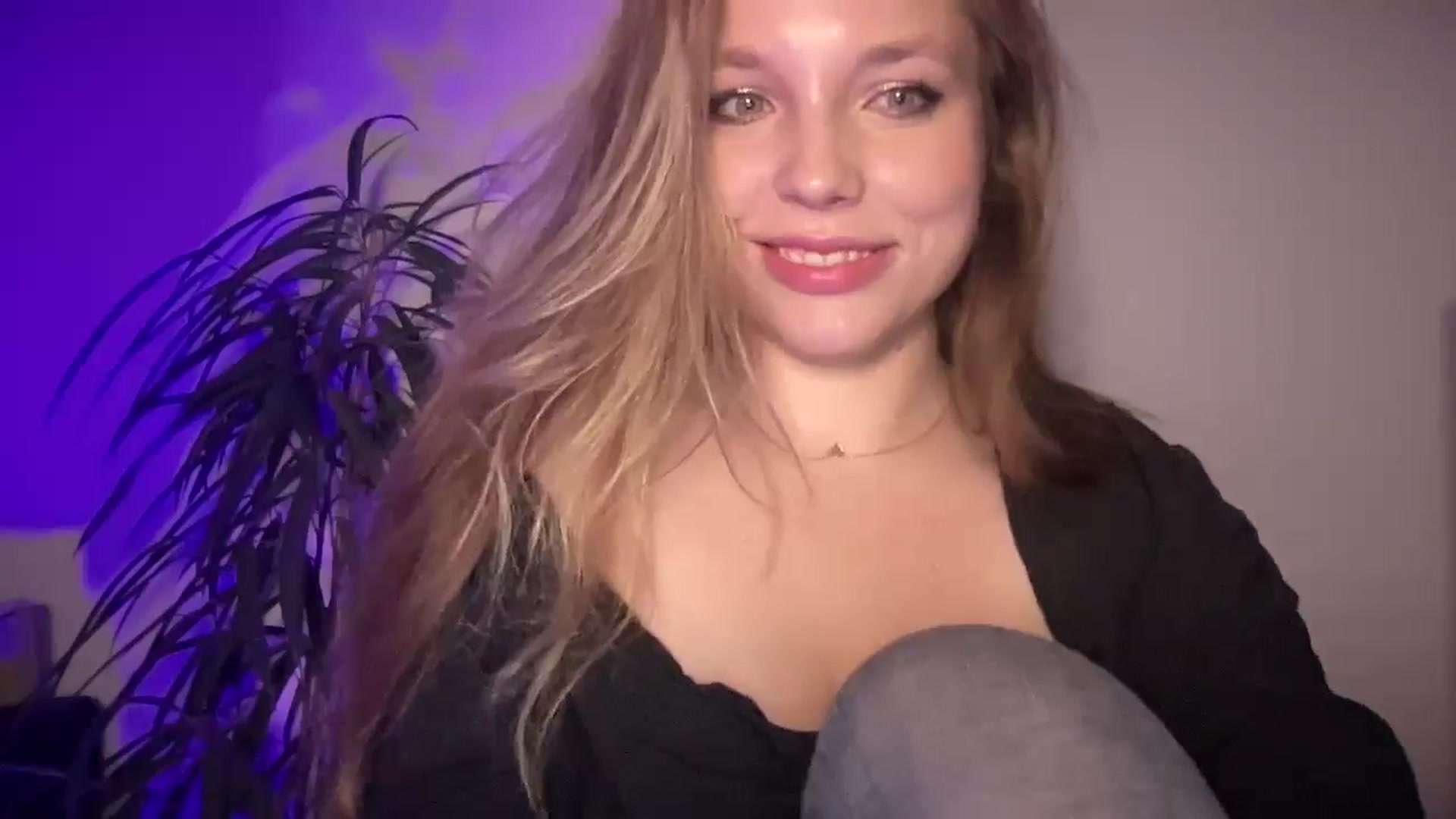Gallery image thumbnail from SabrinaGolden's myfreecams stream on, 09/01/2025, 23:20 image 7 of 20