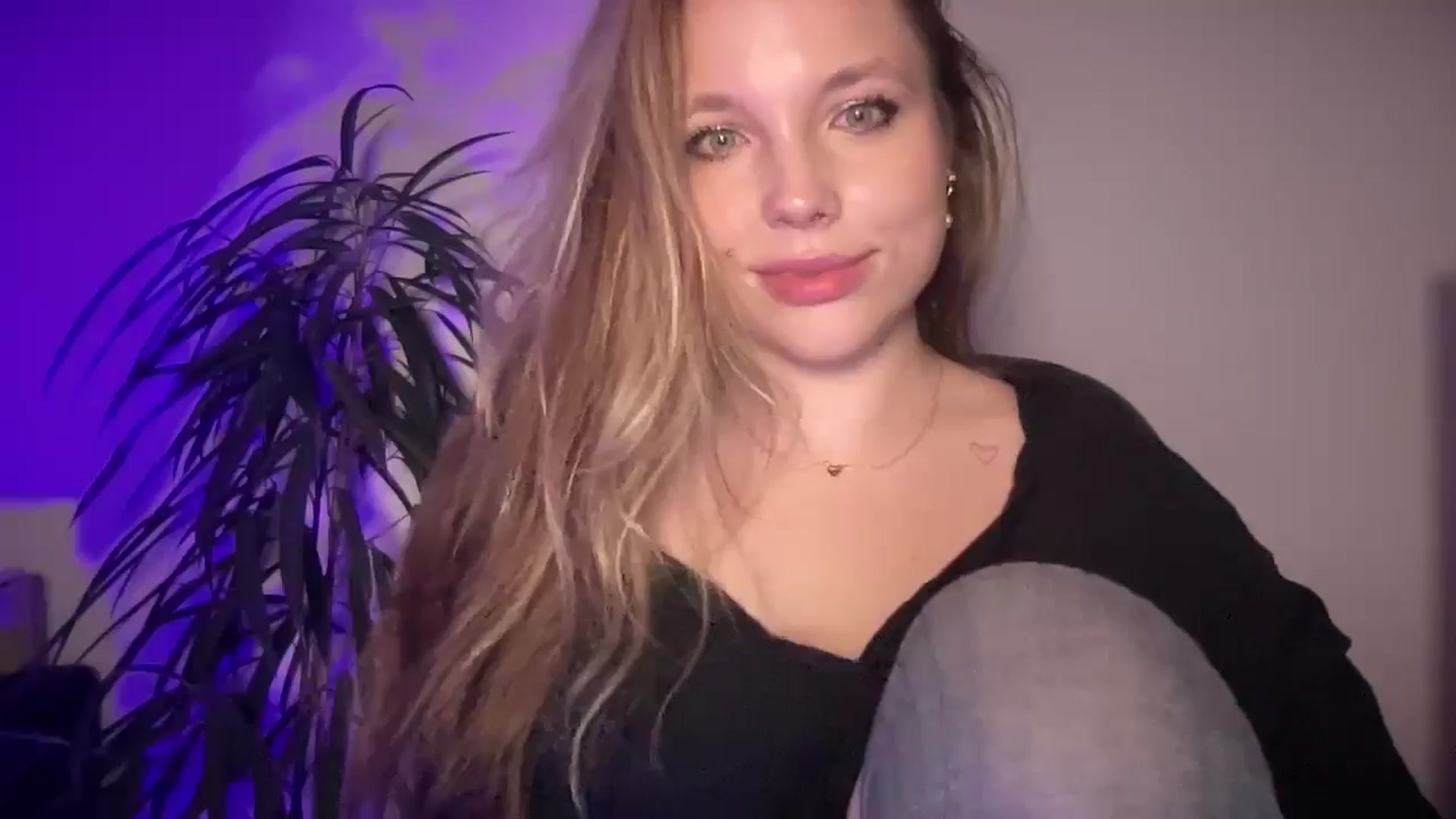 Gallery image thumbnail from SabrinaGolden's myfreecams stream on, 09/01/2025, 23:20 image 16 of 20
