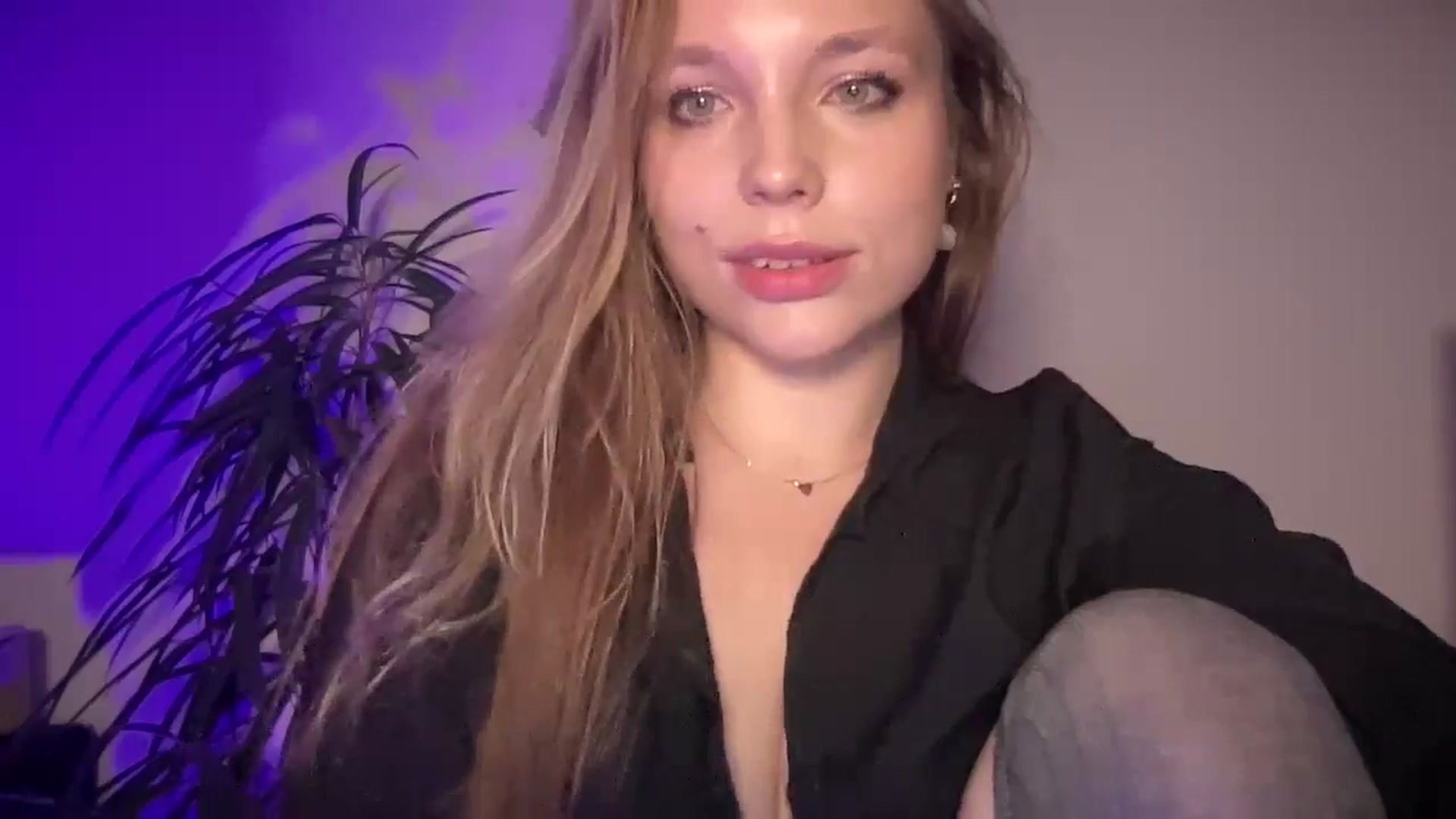 Gallery image thumbnail from SabrinaGolden's myfreecams stream on, 09/01/2025, 23:20 image 2 of 20