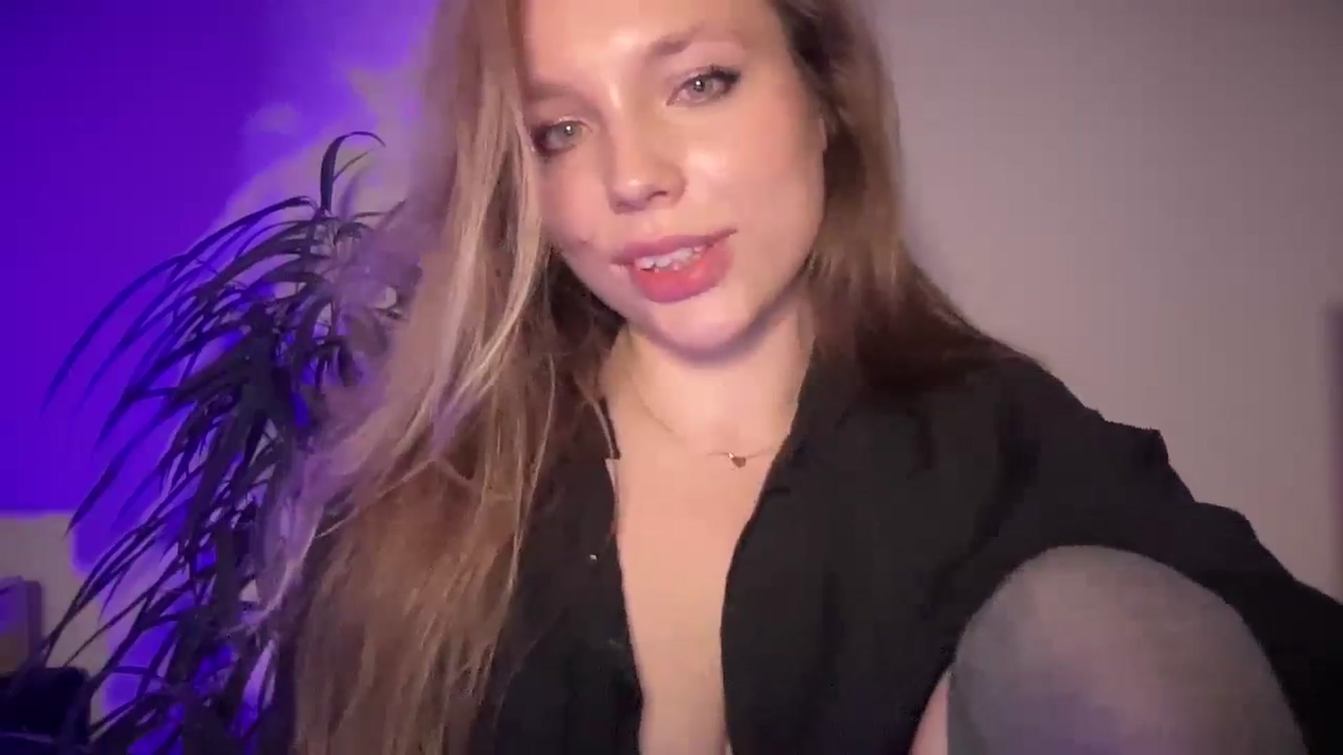 Gallery image thumbnail from SabrinaGolden's myfreecams stream on, 09/01/2025, 23:20 image 3 of 20