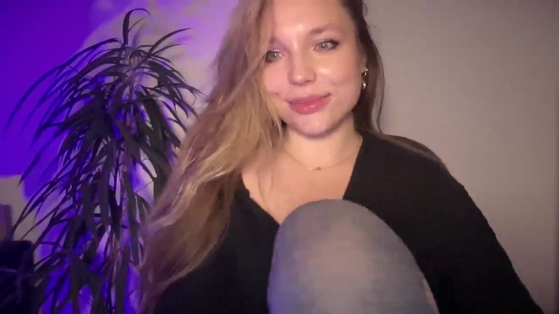 Gallery image thumbnail from SabrinaGolden's myfreecams stream on, 09/01/2025, 23:20 image 14 of 20