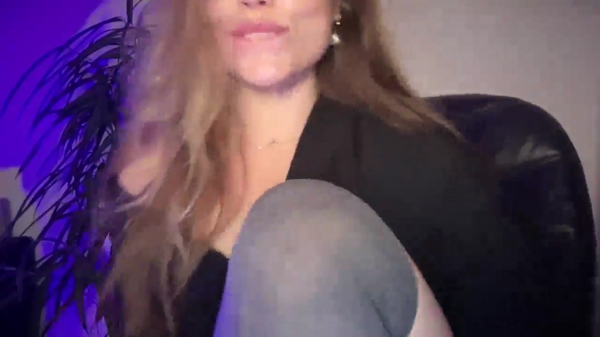 Gallery image thumbnail from SabrinaGolden's myfreecams stream on, 09/01/2025, 23:20 image 12 of 20