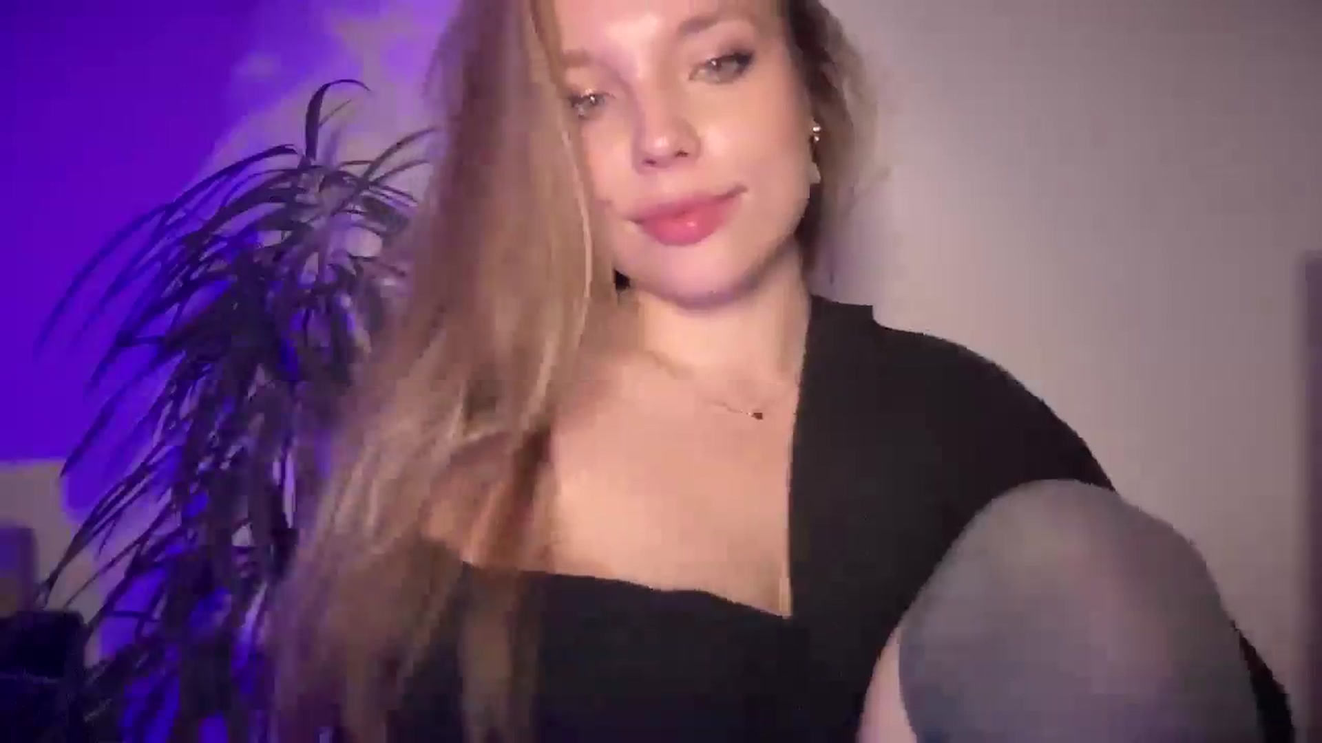 Gallery image thumbnail from SabrinaGolden's myfreecams stream on, 09/01/2025, 23:20 image 18 of 20