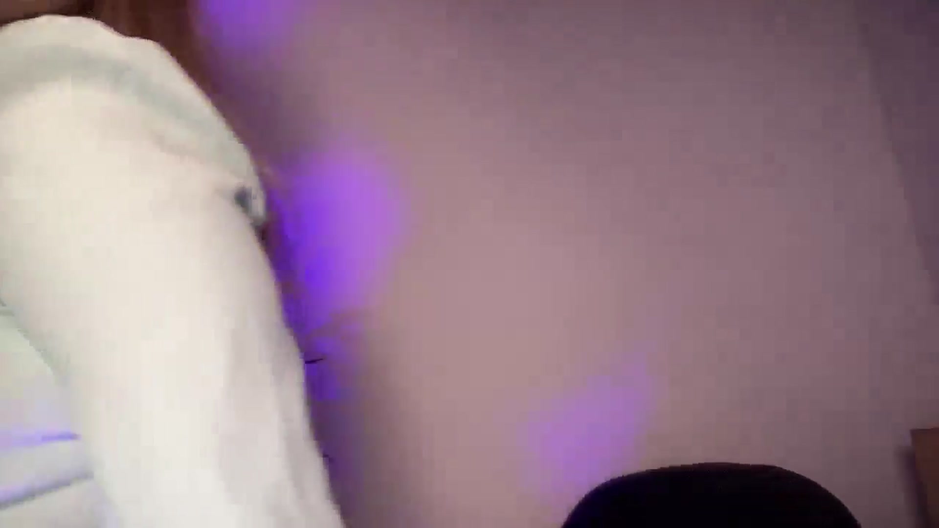 Gallery image thumbnail from SabrinaGolden's myfreecams stream on, 09/04/2025, 02:43 image 8 of 20