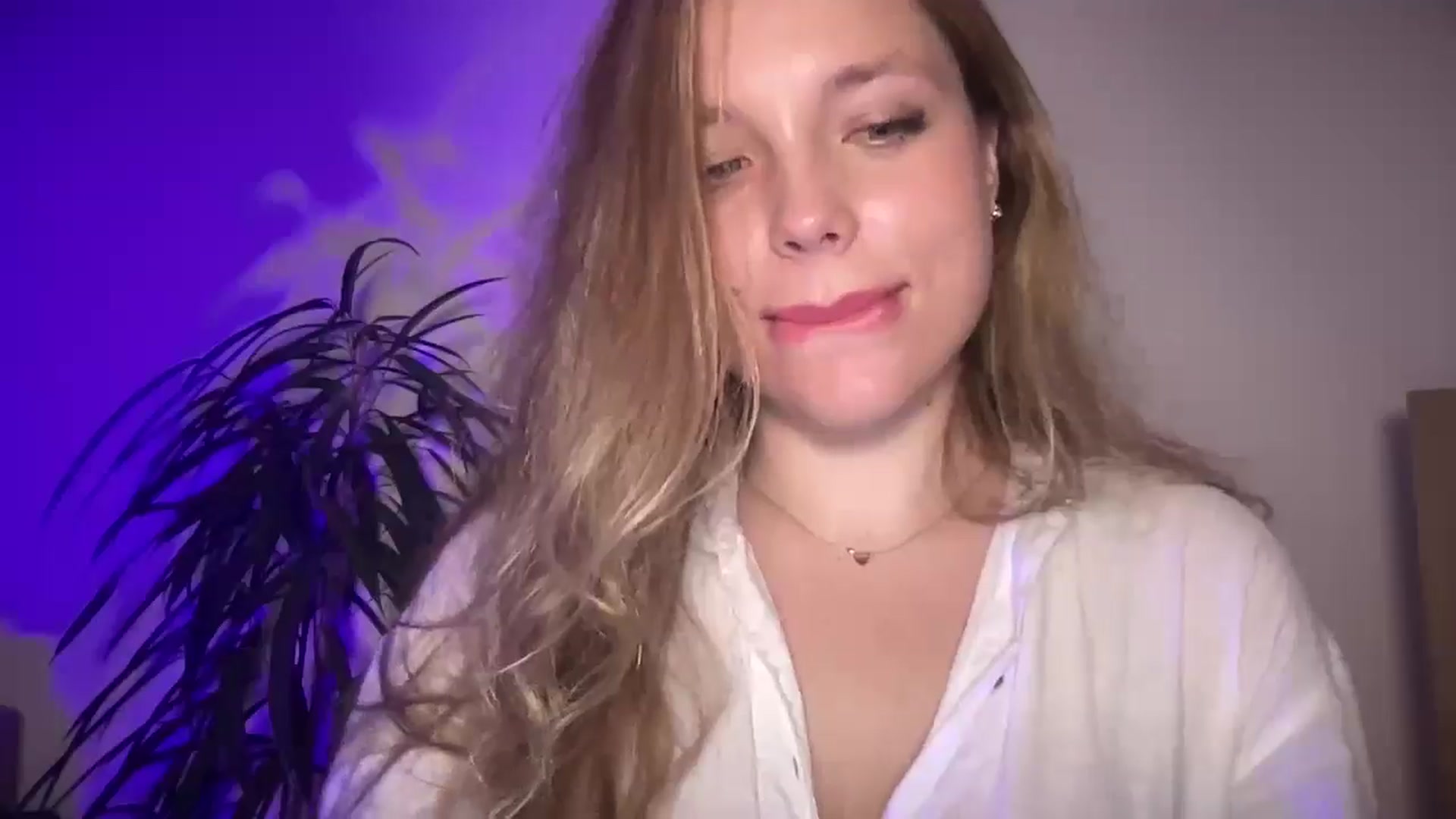 Gallery image thumbnail from SabrinaGolden's myfreecams stream on, 09/04/2025, 02:43 image 19 of 20
