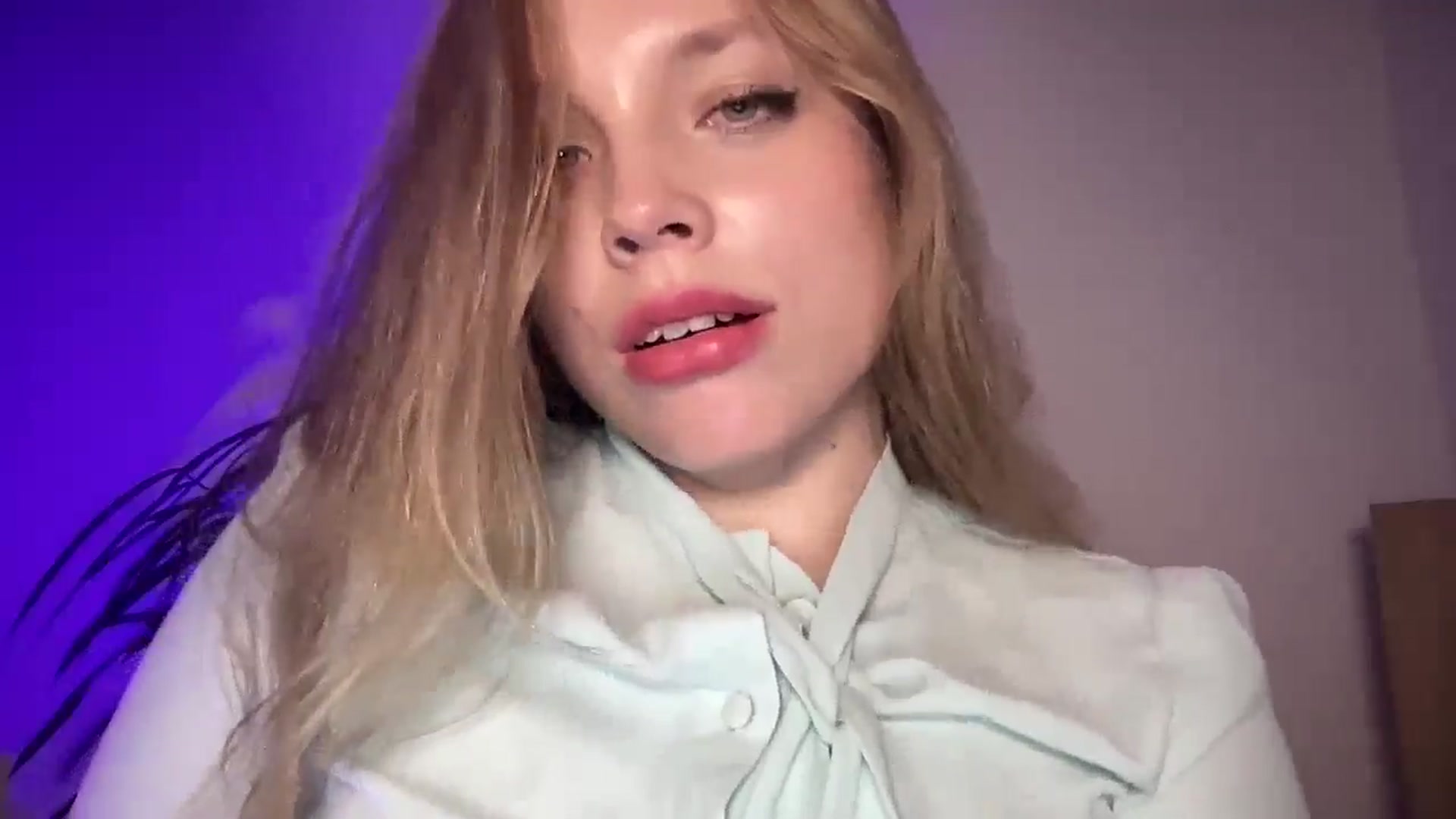 Gallery image thumbnail from SabrinaGolden's myfreecams stream on, 09/04/2025, 02:43 image 6 of 20