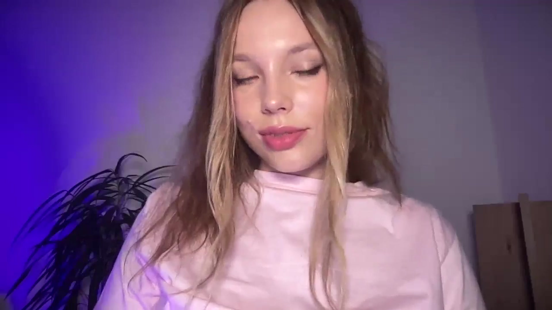 Gallery image thumbnail from SabrinaGolden's myfreecams stream on, 09/06/2025, 20:33 image 15 of 20