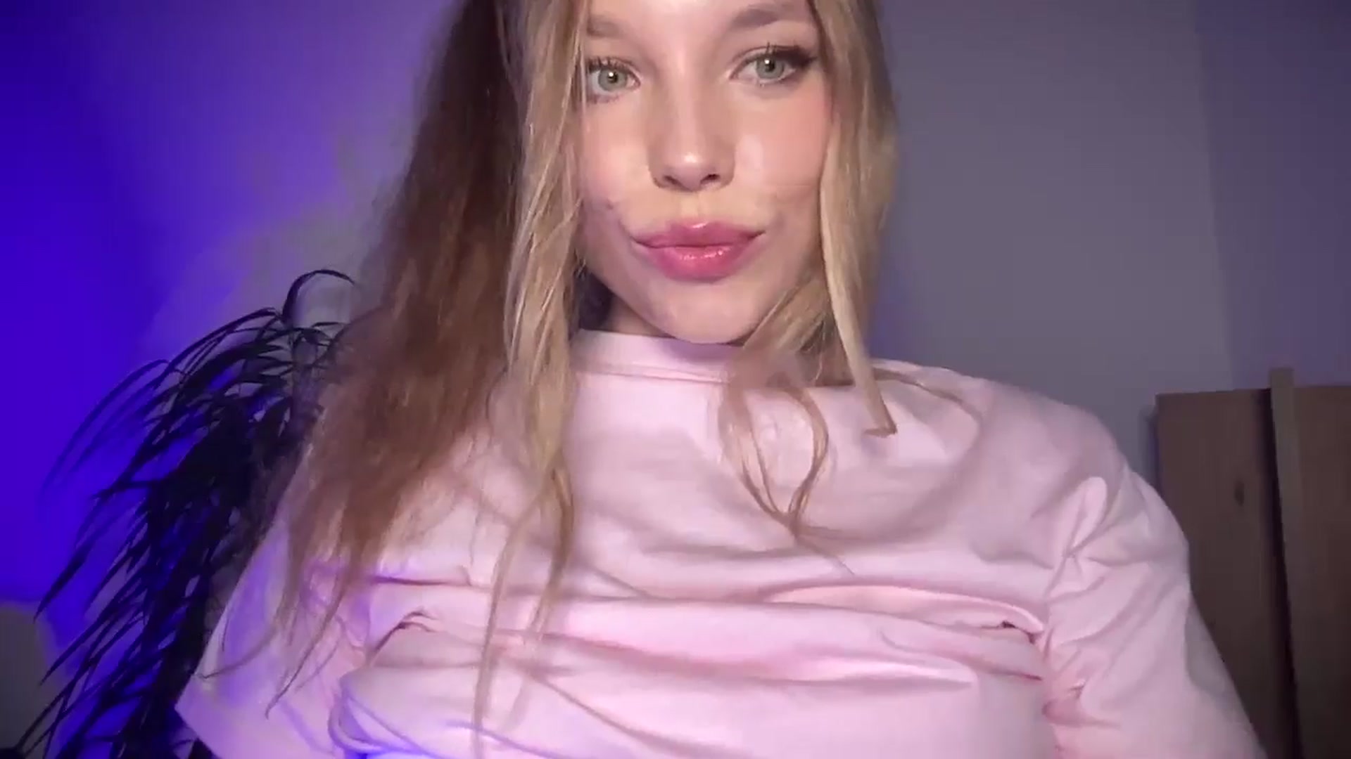 Gallery image thumbnail from SabrinaGolden's myfreecams stream on, 09/06/2025, 20:33 image 16 of 20