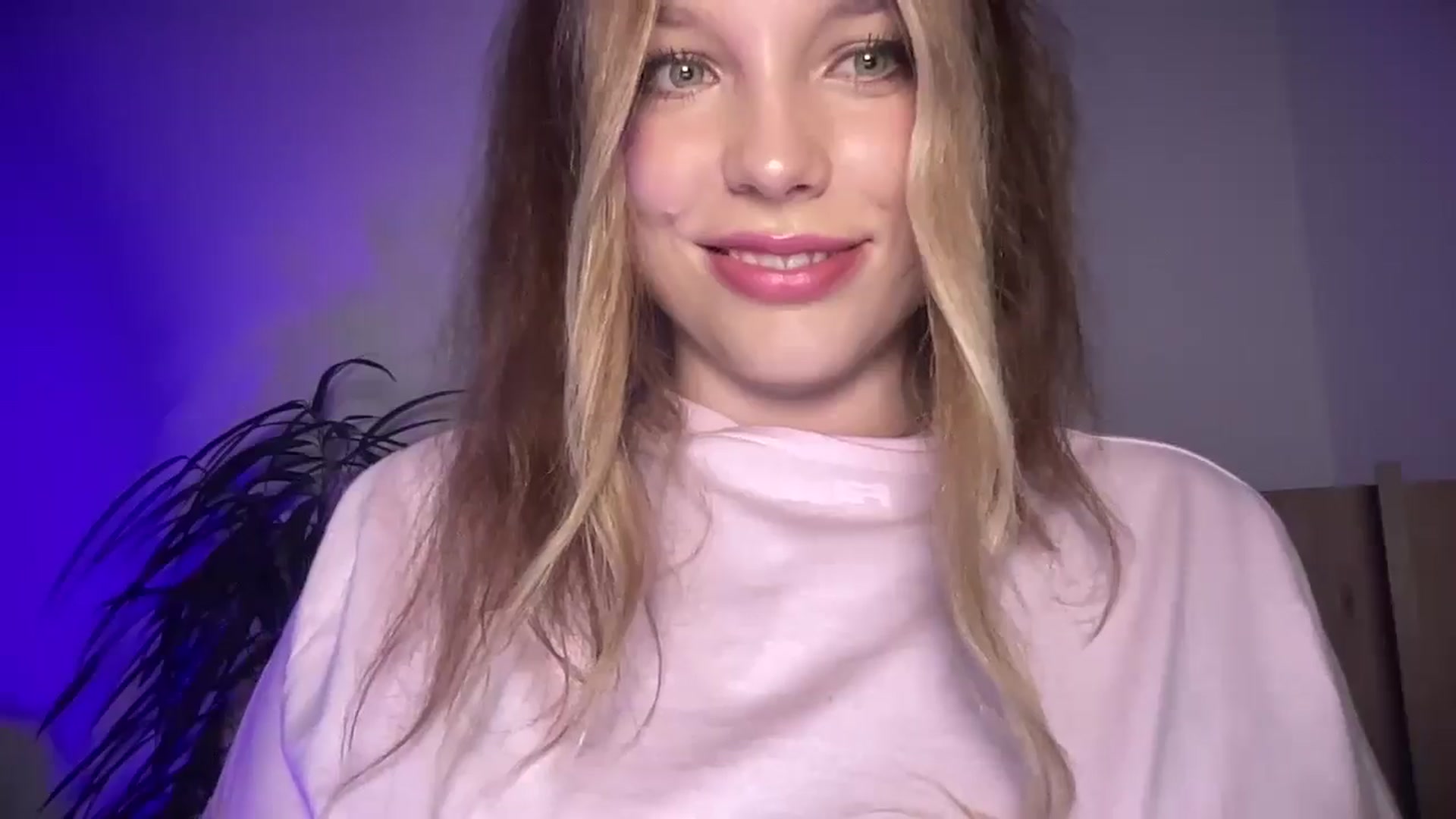 Gallery image thumbnail from SabrinaGolden's myfreecams stream on, 09/06/2025, 20:33 image 7 of 20