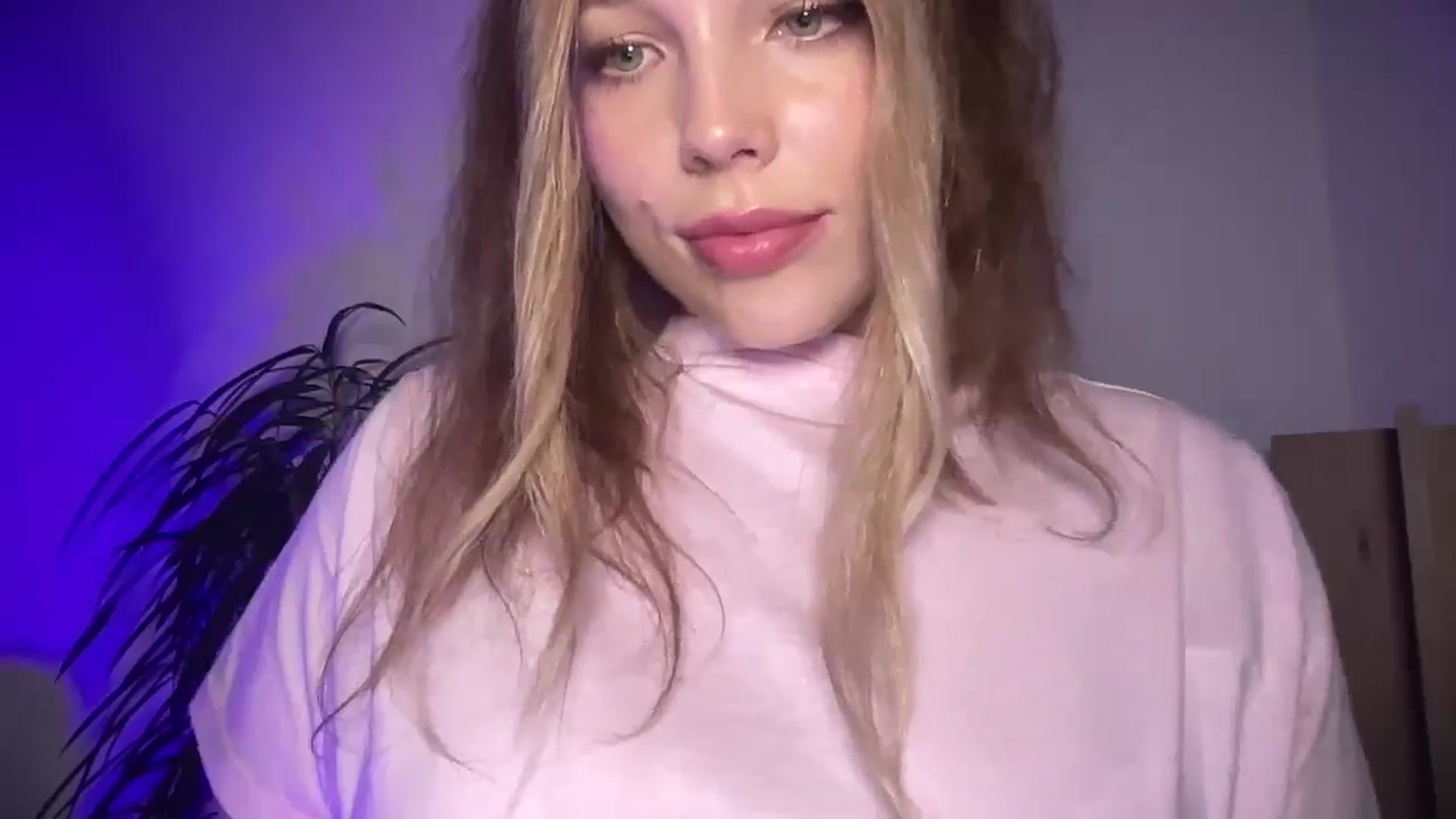 Gallery image thumbnail from SabrinaGolden's myfreecams stream on, 09/06/2025, 20:33 image 10 of 20