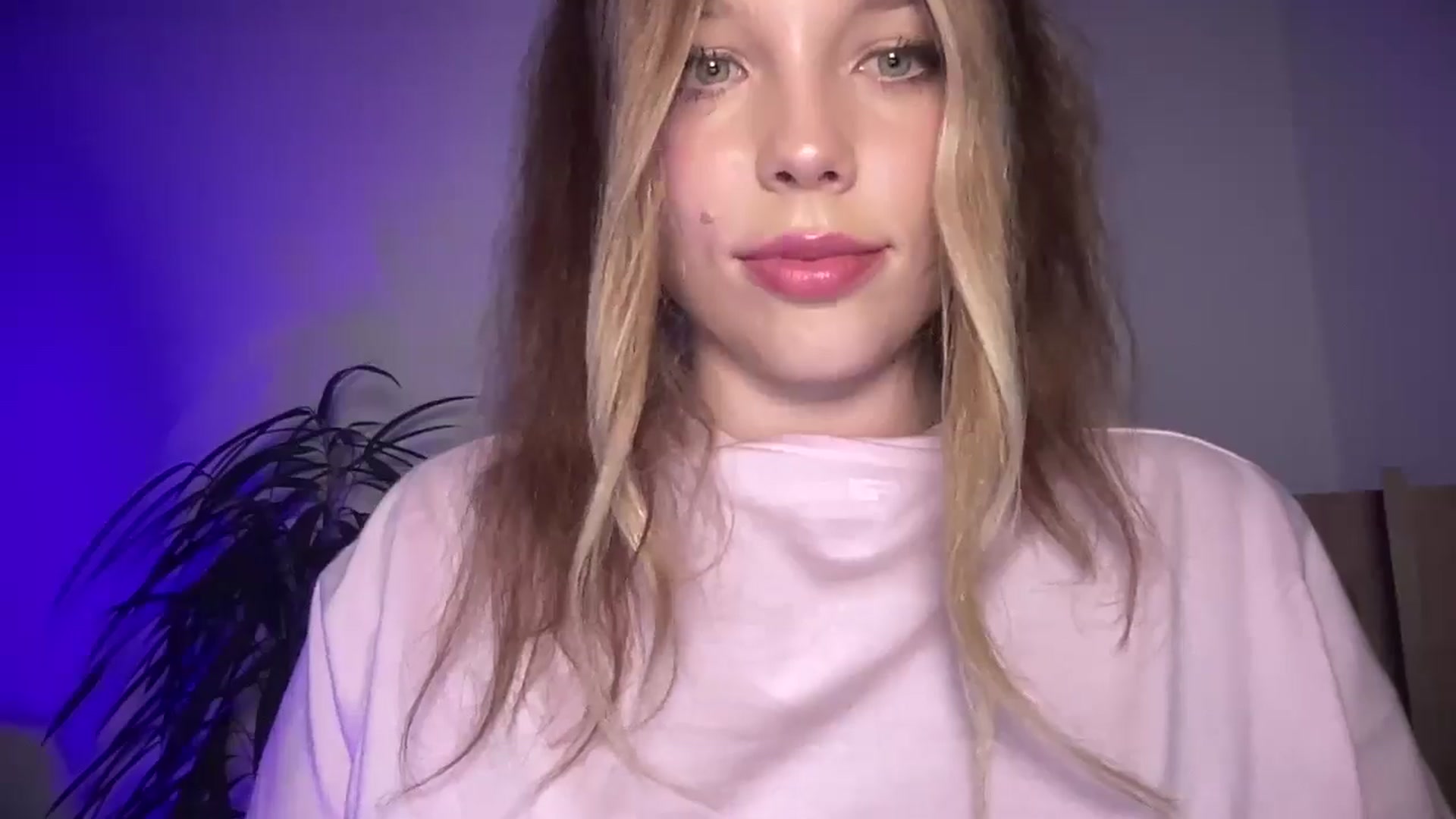 Gallery image thumbnail from SabrinaGolden's myfreecams stream on, 09/06/2025, 20:33 image 6 of 20