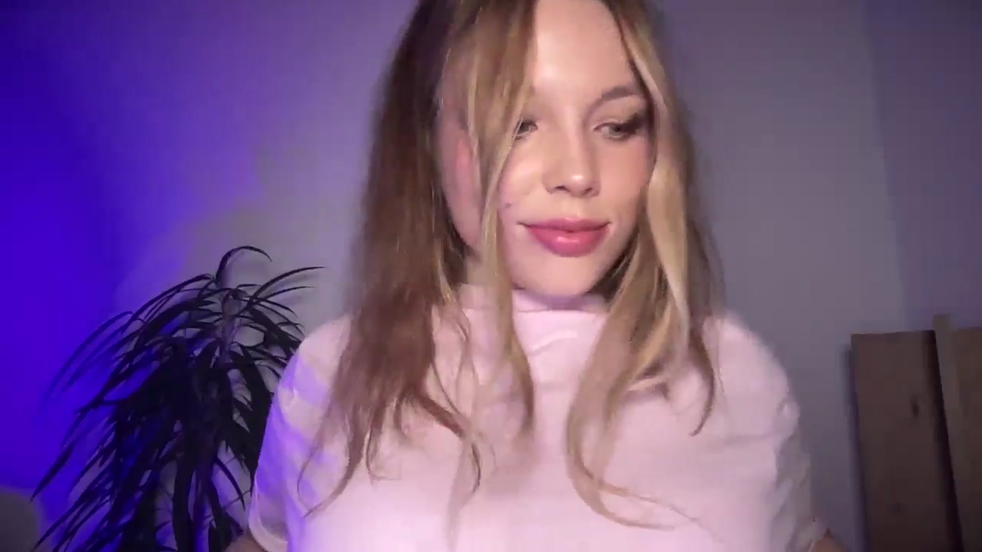 Gallery image thumbnail from SabrinaGolden's myfreecams stream on, 09/06/2025, 20:33 image 2 of 20