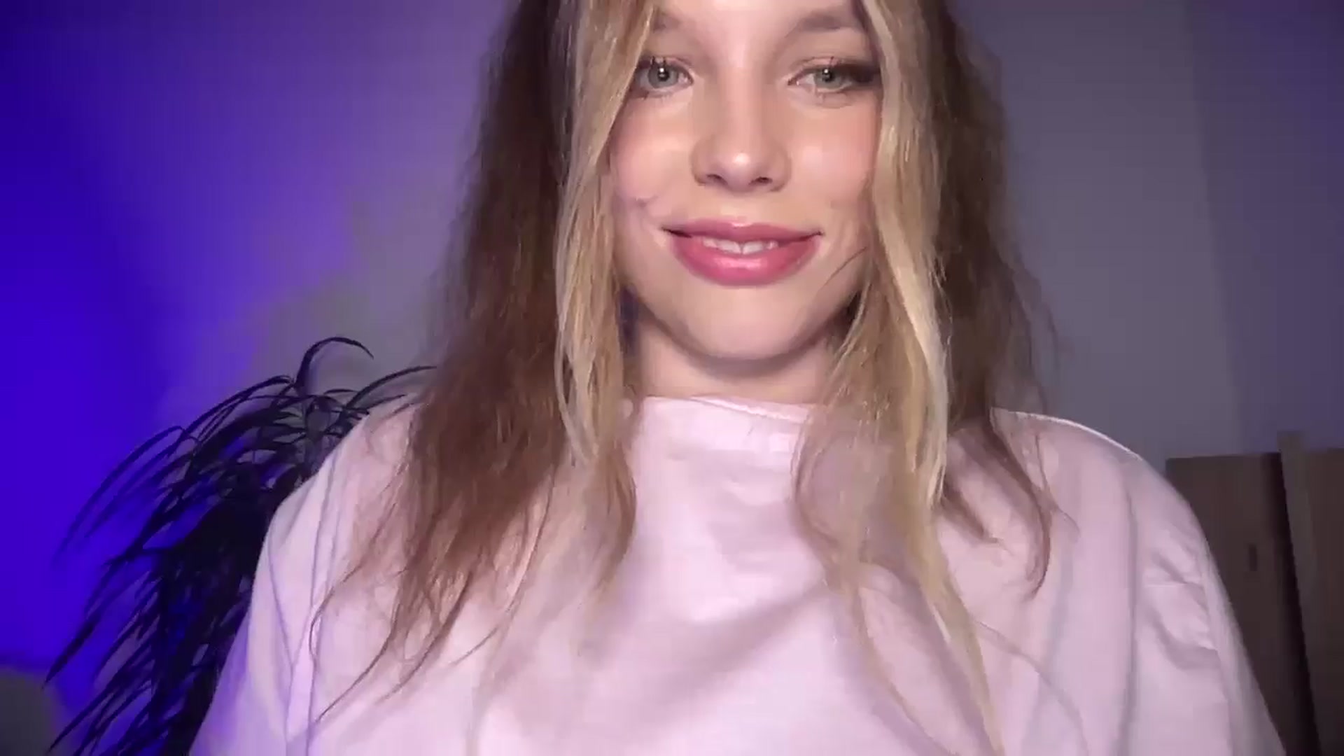 Gallery image thumbnail from SabrinaGolden's myfreecams stream on, 09/06/2025, 20:33 image 5 of 20