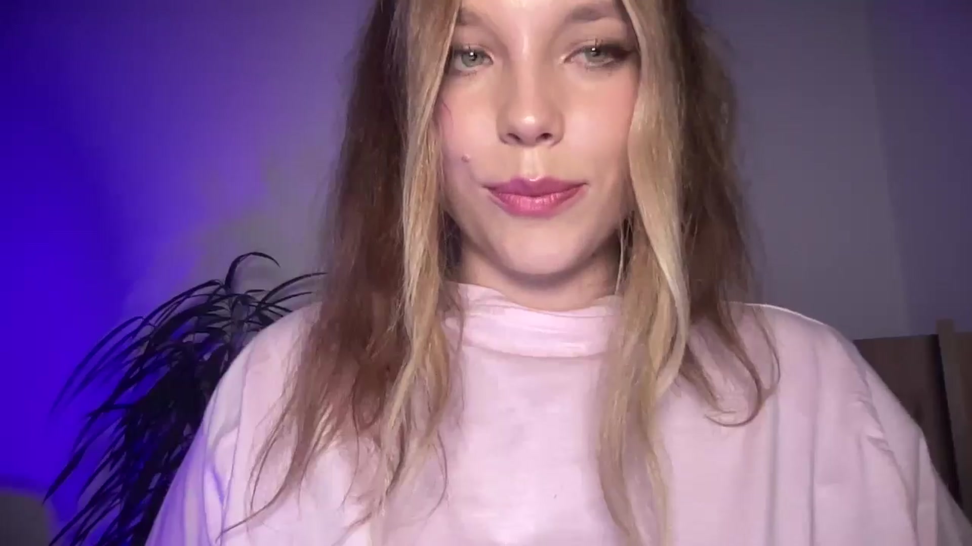 Gallery image thumbnail from SabrinaGolden's myfreecams stream on, 09/06/2025, 20:33 image 8 of 20