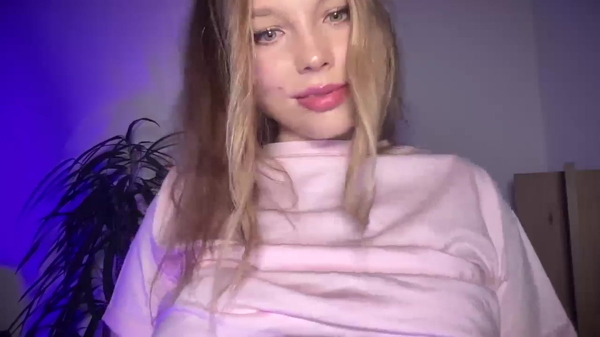 Gallery image thumbnail from SabrinaGolden's myfreecams stream on, 09/06/2025, 20:33 image 17 of 20