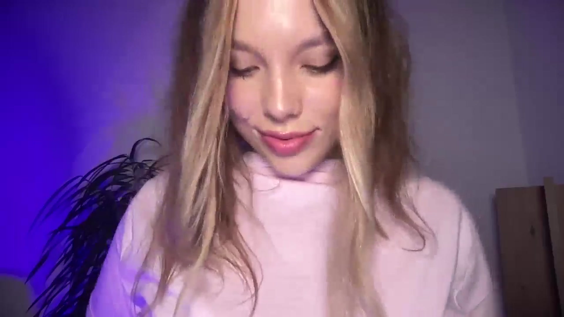 Gallery image thumbnail from SabrinaGolden's myfreecams stream on, 09/06/2025, 20:33 image 12 of 20