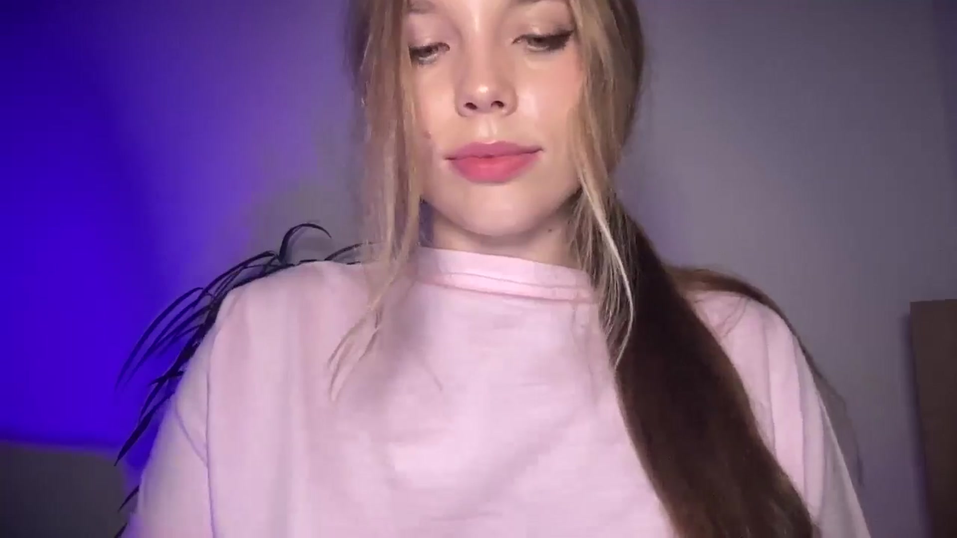 Gallery image thumbnail from SabrinaGolden's myfreecams stream on, 09/06/2025, 21:35 image 18 of 20