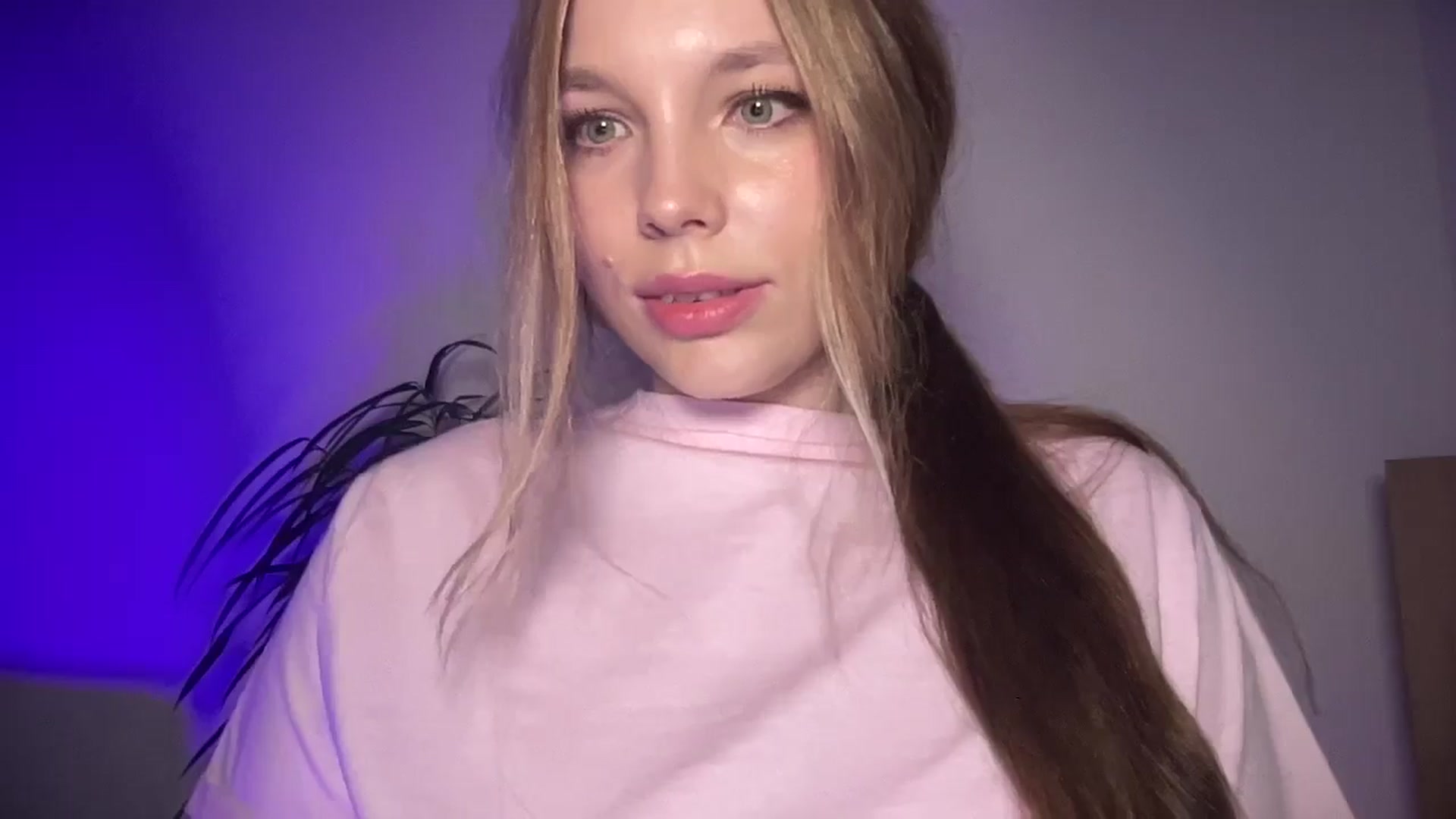Gallery image thumbnail from SabrinaGolden's myfreecams stream on, 09/06/2025, 21:35 image 17 of 20