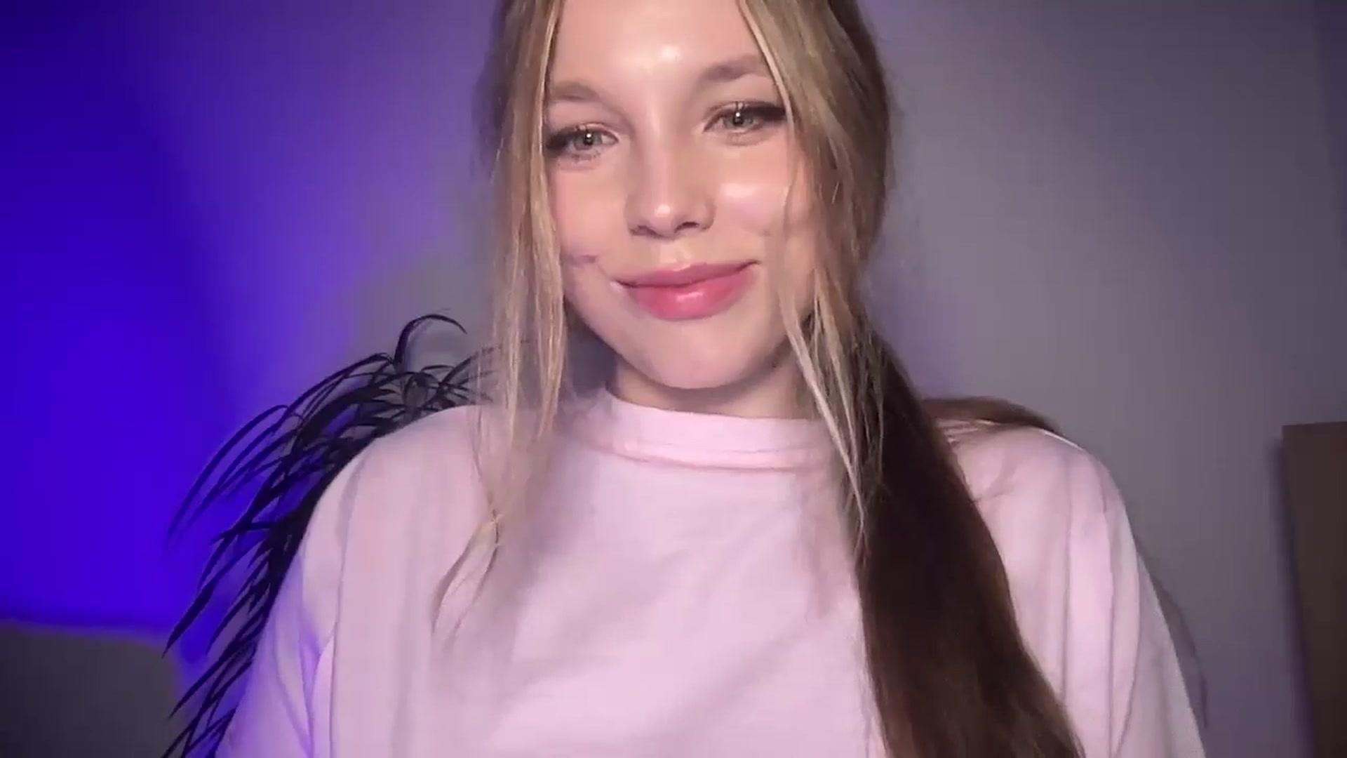 Gallery image thumbnail from SabrinaGolden's myfreecams stream on, 09/06/2025, 21:35 image 12 of 20