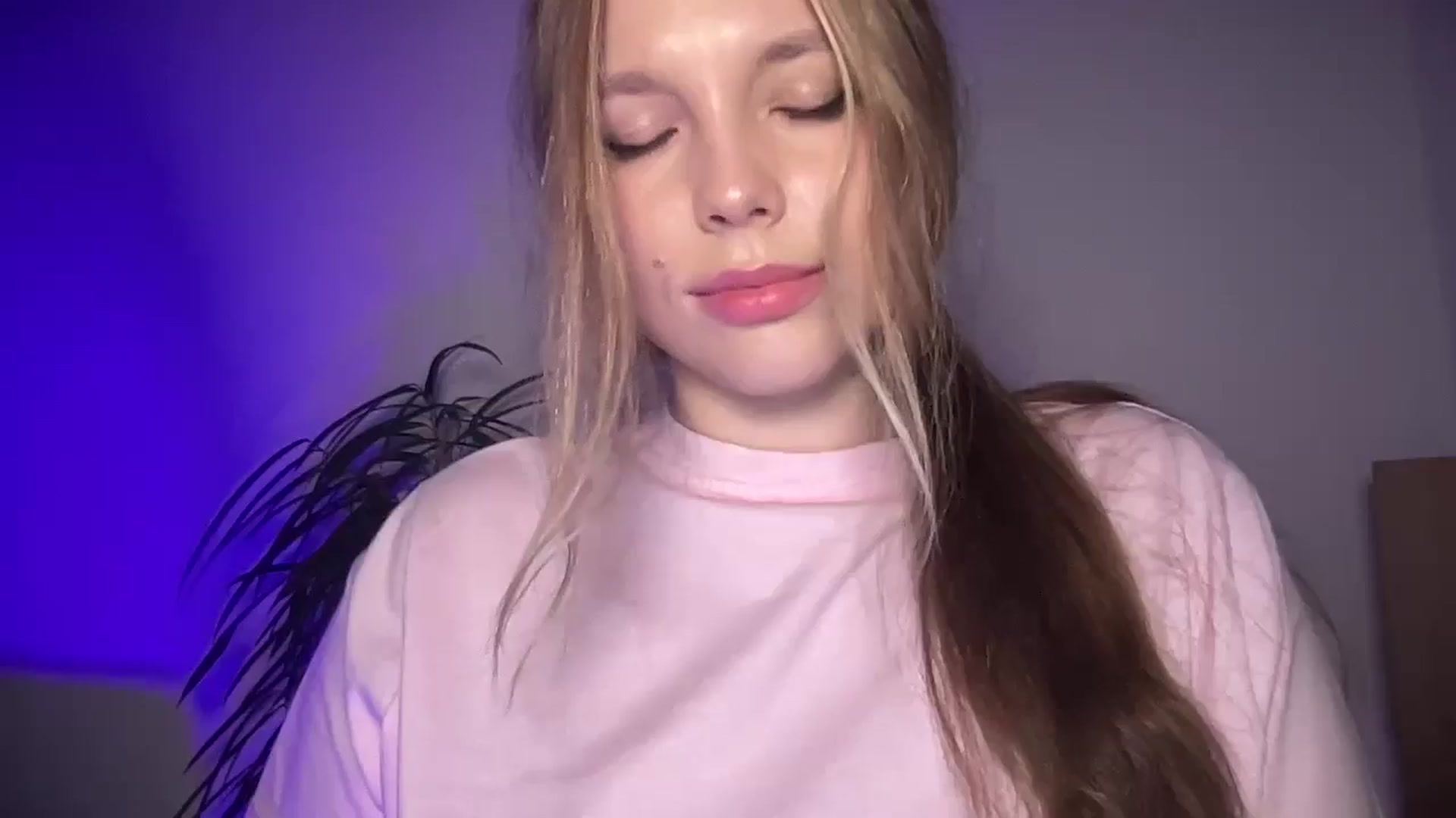 Gallery image thumbnail from SabrinaGolden's myfreecams stream on, 09/06/2025, 21:35 image 8 of 20