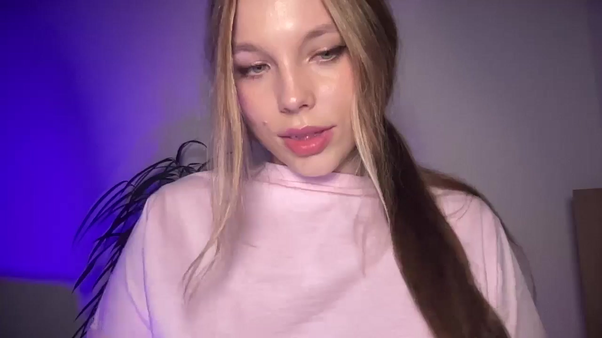 Gallery image thumbnail from SabrinaGolden's myfreecams stream on, 09/06/2025, 21:35 image 16 of 20