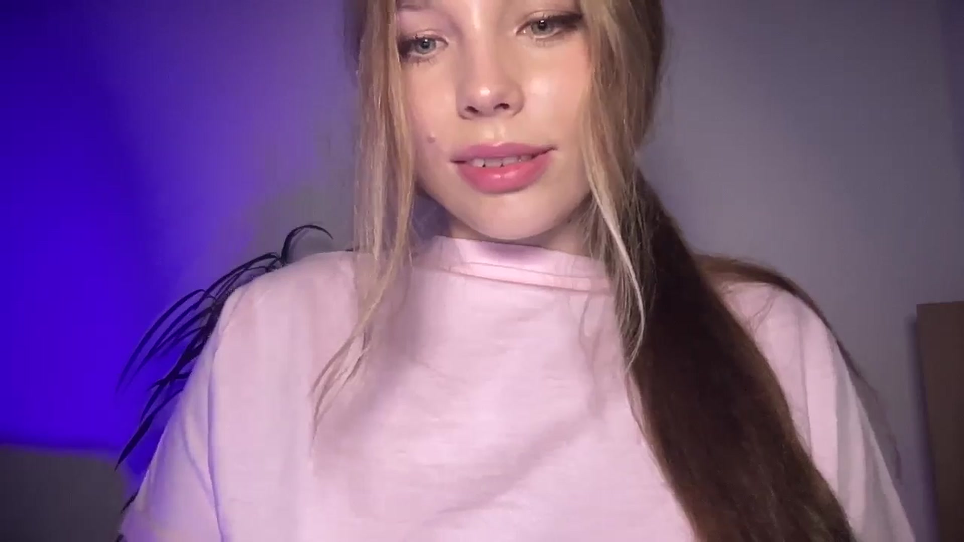 Gallery image thumbnail from SabrinaGolden's myfreecams stream on, 09/06/2025, 21:35 image 19 of 20