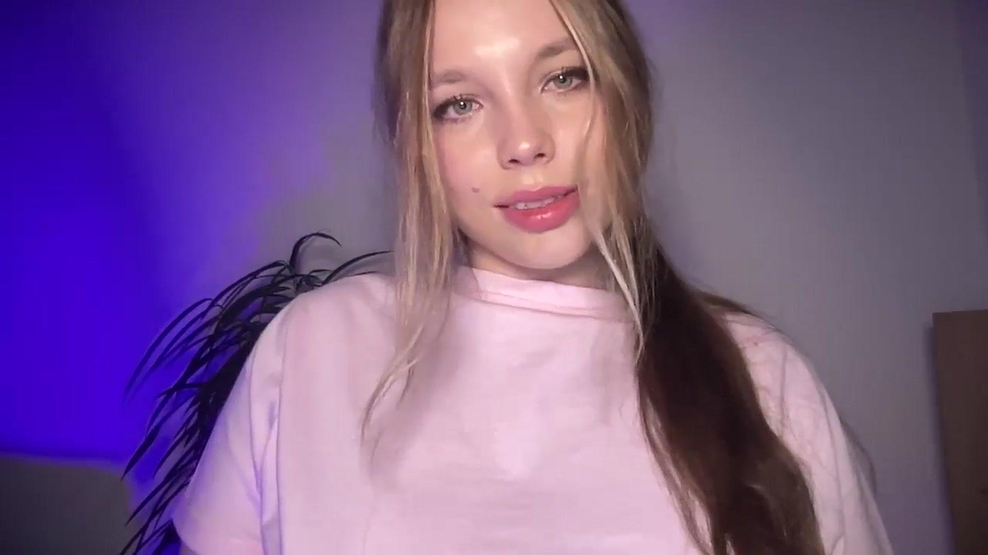 Gallery image thumbnail from SabrinaGolden's myfreecams stream on, 09/06/2025, 21:35 image 6 of 20