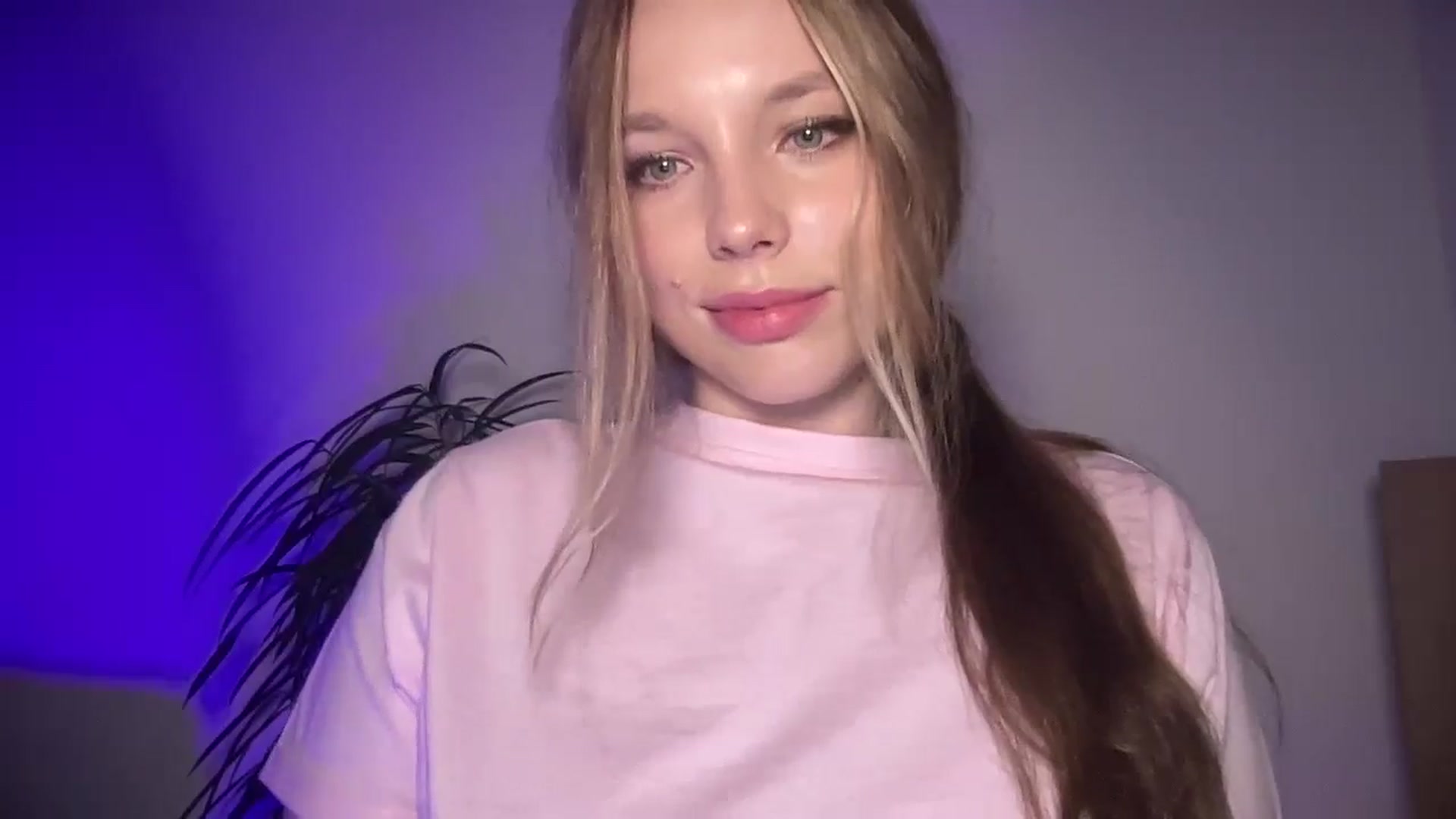 Gallery image thumbnail from SabrinaGolden's myfreecams stream on, 09/06/2025, 21:35 image 5 of 20