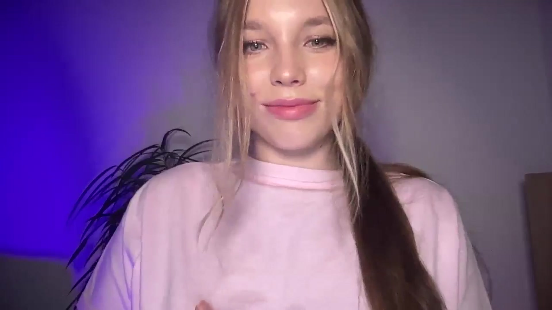 Gallery image thumbnail from SabrinaGolden's myfreecams stream on, 09/06/2025, 21:35 image 13 of 20