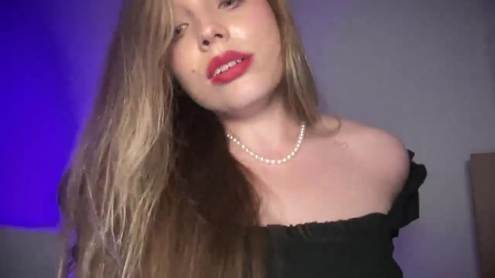 Gallery image thumbnail from SabrinaGolden's myfreecams stream on, 09/06/2025, 22:21 image 7 of 20