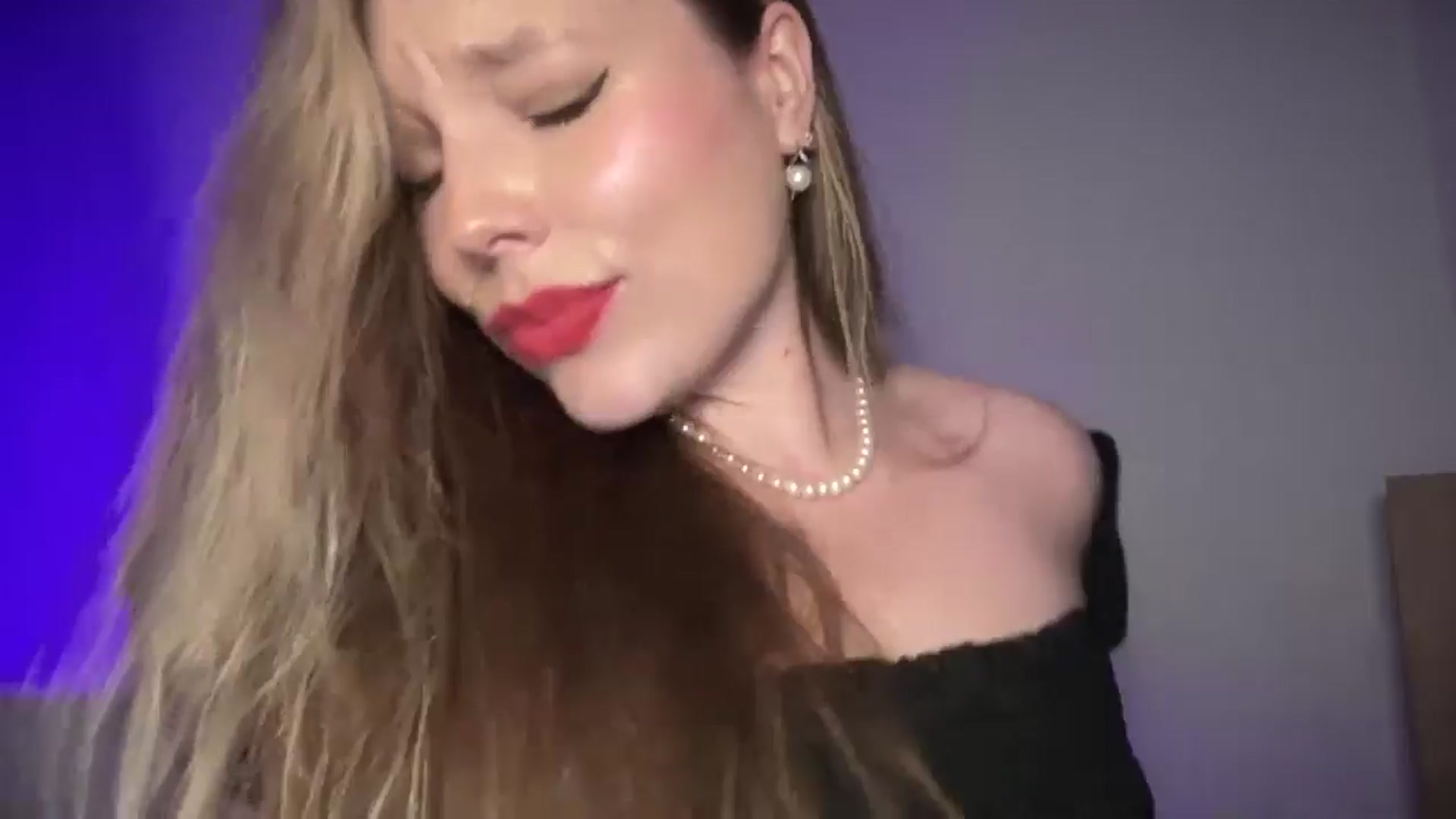 Gallery image thumbnail from SabrinaGolden's myfreecams stream on, 09/06/2025, 22:21 image 14 of 20