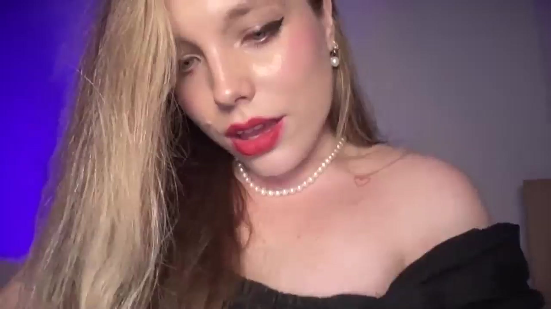 Gallery image thumbnail from SabrinaGolden's myfreecams stream on, 09/06/2025, 22:21 image 11 of 20