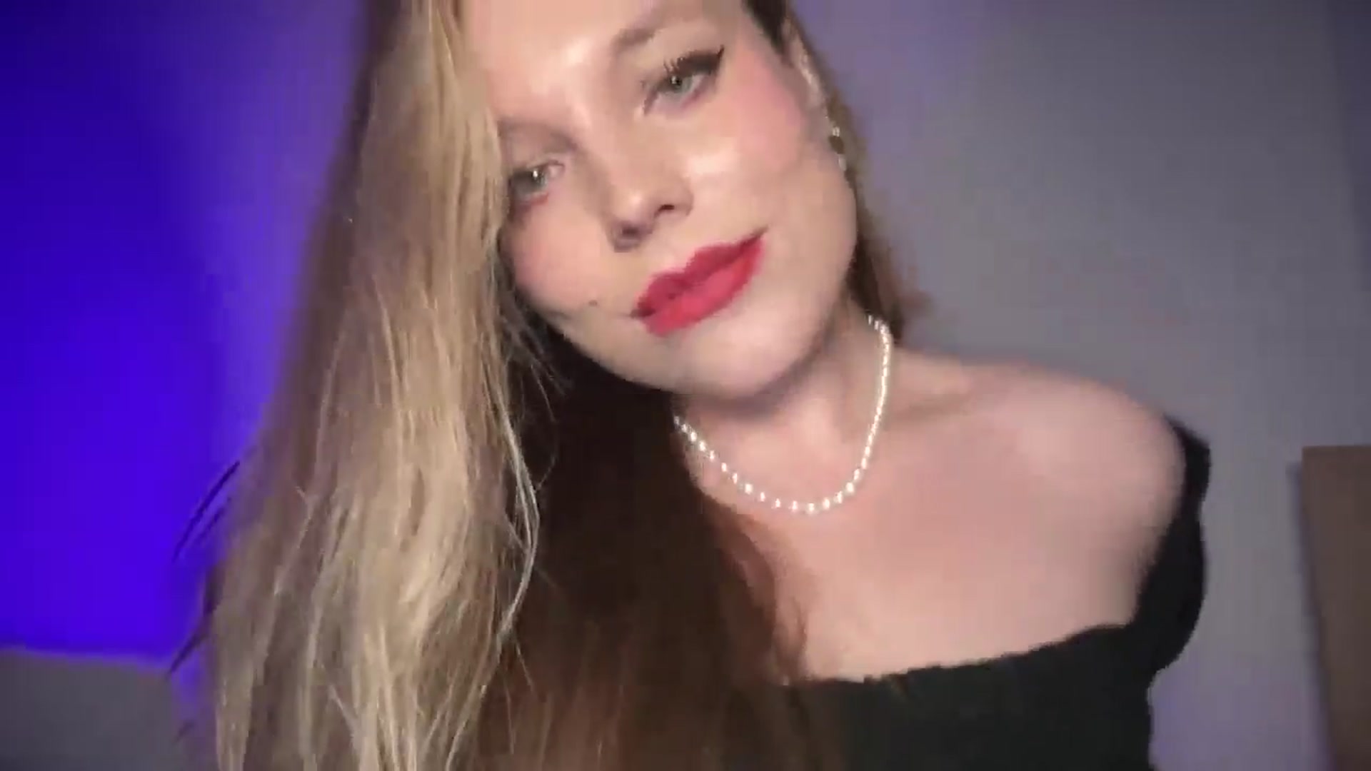 Gallery image thumbnail from SabrinaGolden's myfreecams stream on, 09/06/2025, 22:21 image 10 of 20