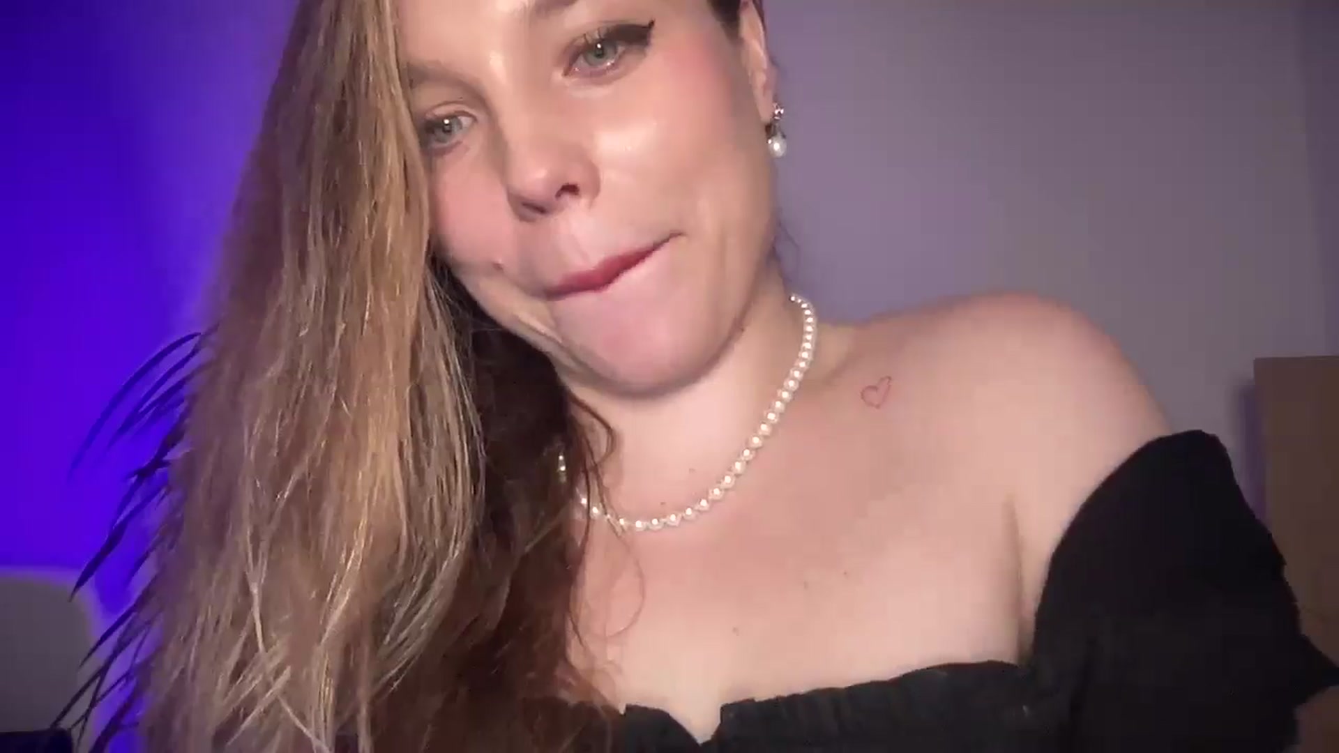 Gallery image thumbnail from SabrinaGolden's myfreecams stream on, 09/07/2025, 01:06 image 18 of 20
