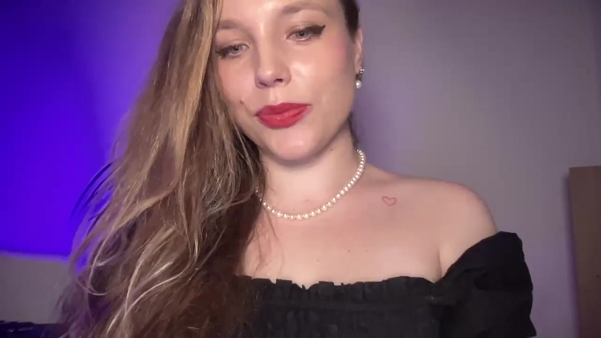 Gallery image thumbnail from SabrinaGolden's myfreecams stream on, 09/07/2025, 01:06 image 12 of 20