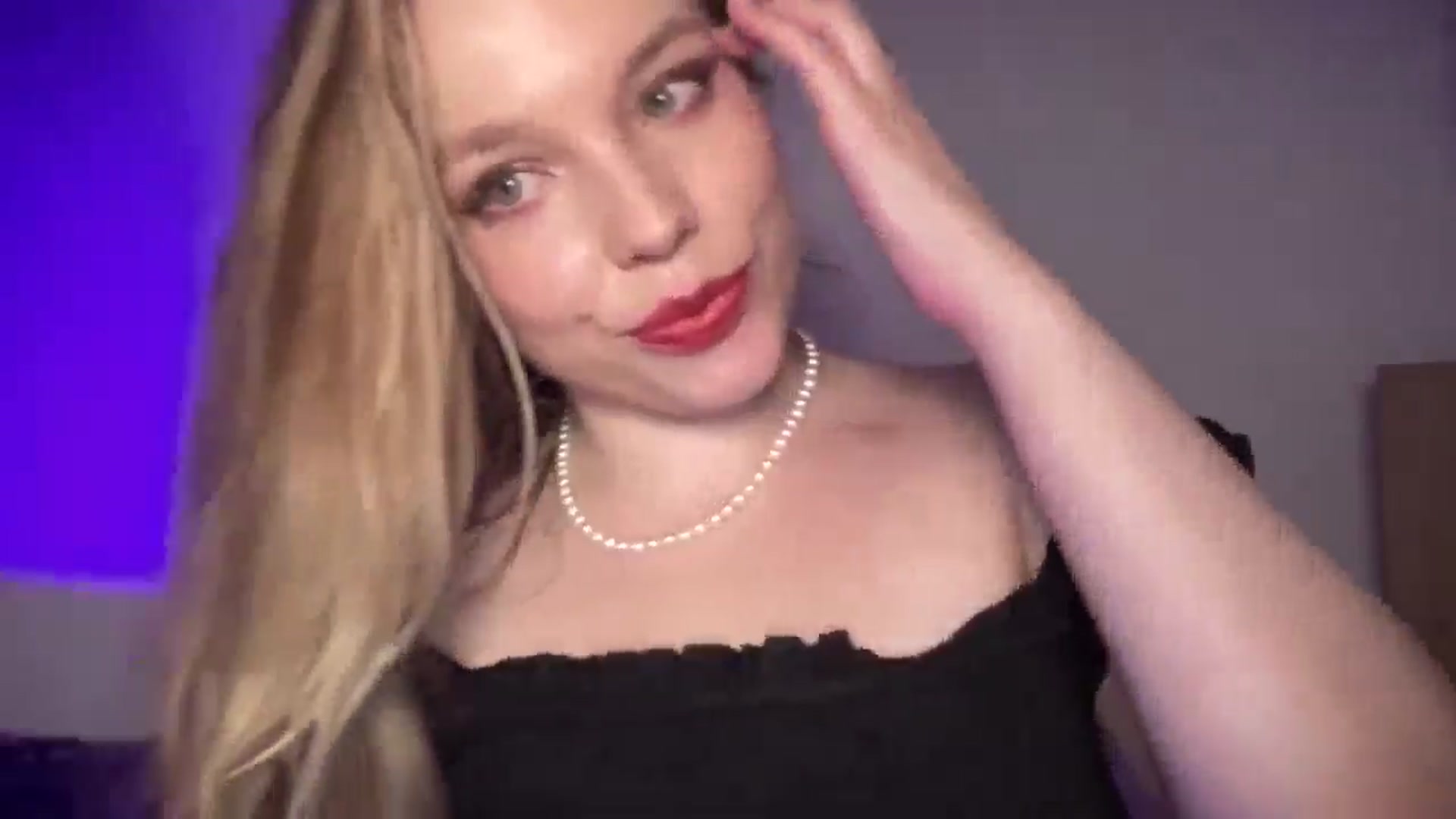 Gallery image thumbnail from SabrinaGolden's myfreecams stream on, 09/07/2025, 01:06 image 7 of 20