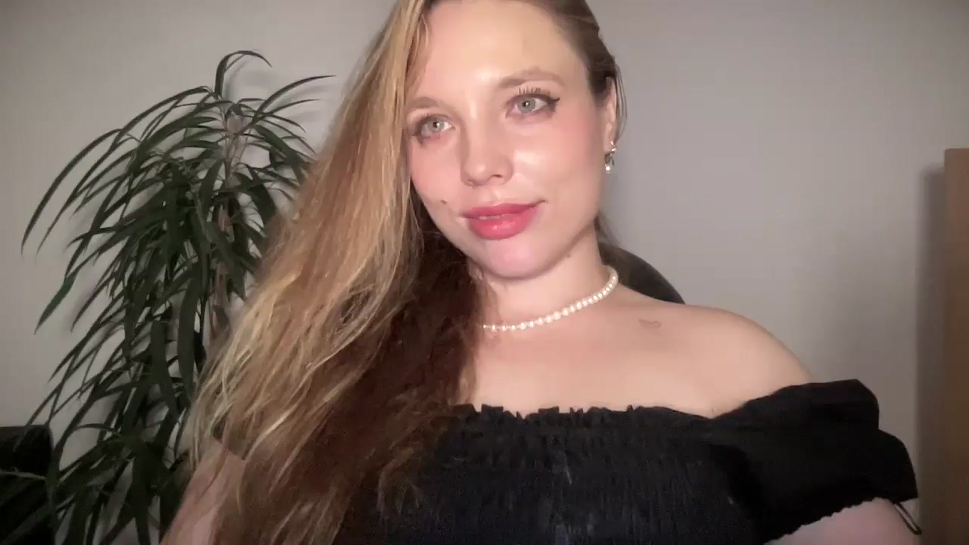 Gallery image thumbnail from SabrinaGolden's myfreecams stream on, 09/07/2025, 03:22 image 13 of 20