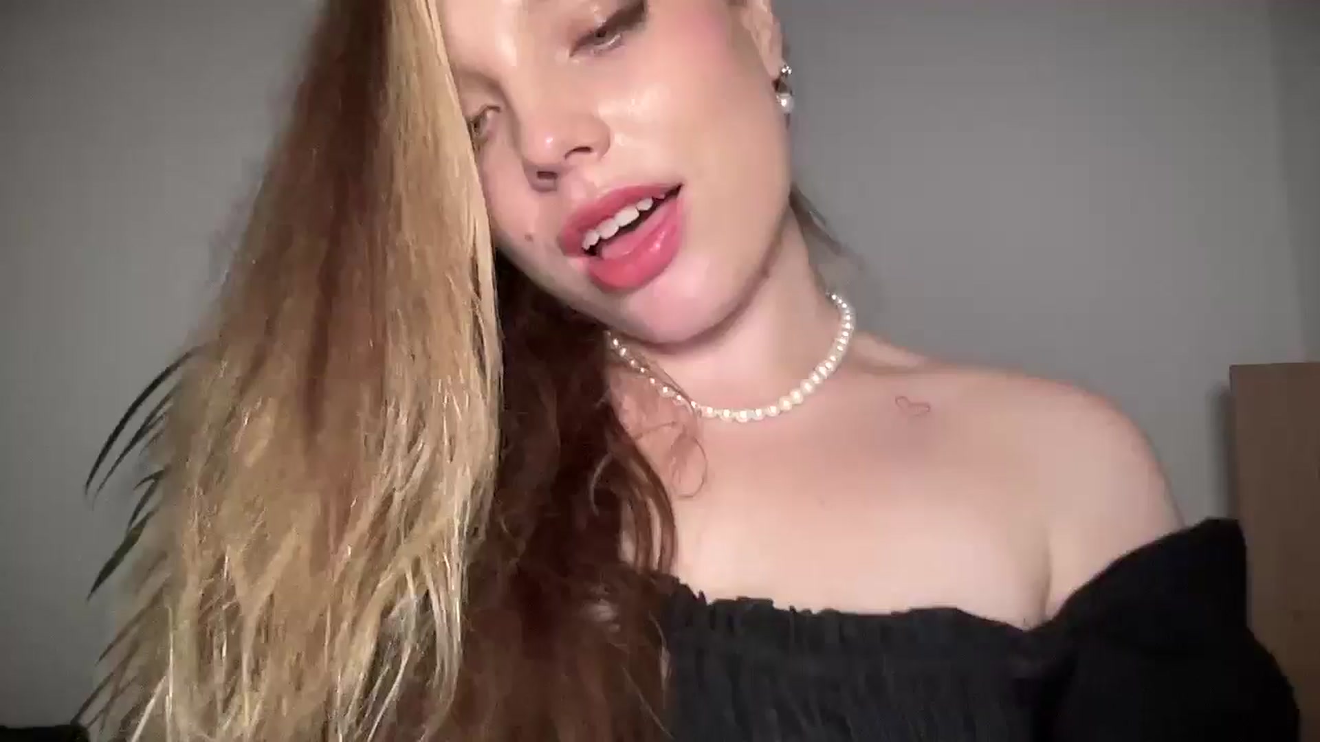 Gallery image thumbnail from SabrinaGolden's myfreecams stream on, 09/07/2025, 03:22 image 6 of 20